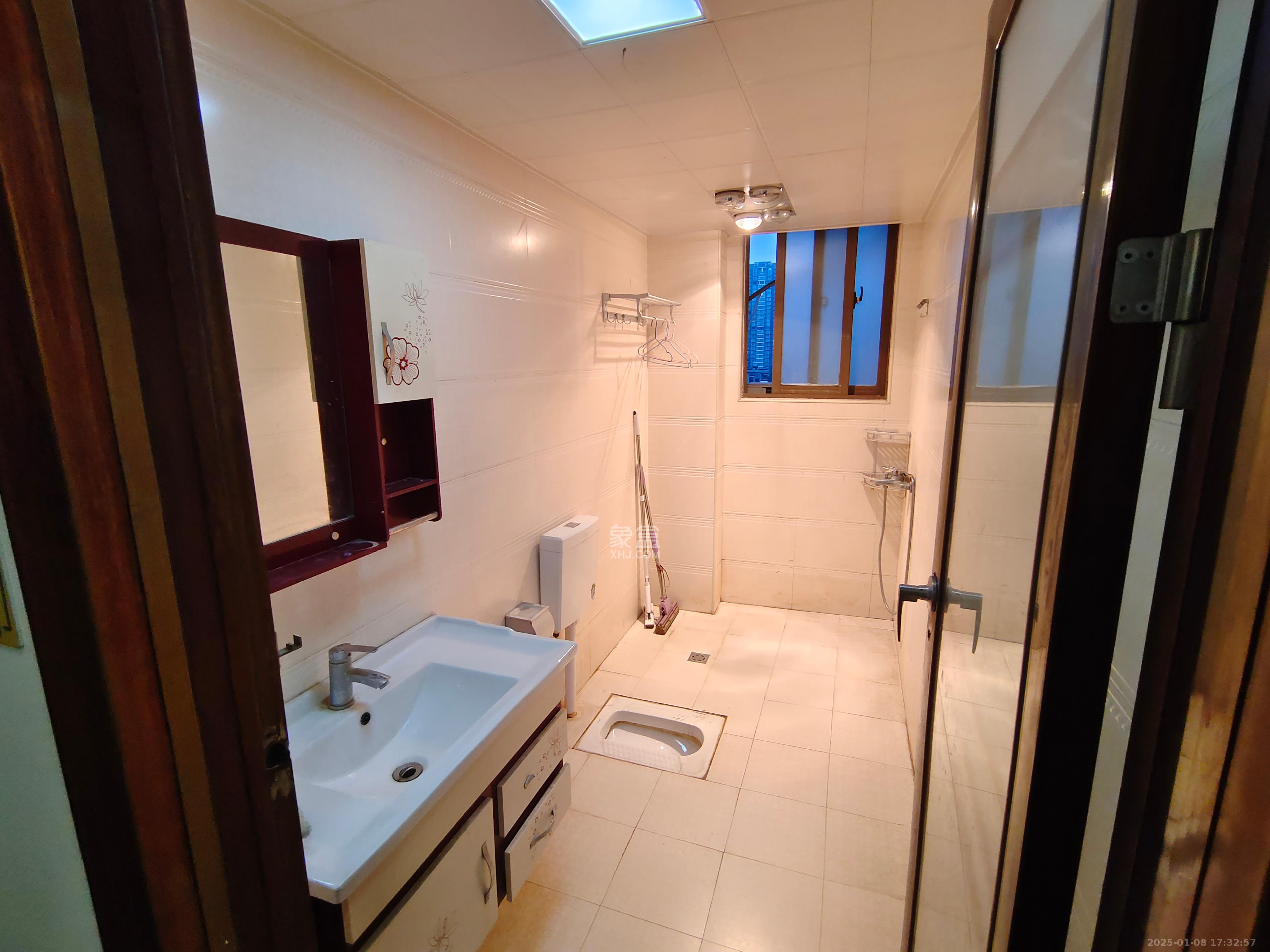 第六都(陆都小区)  5室2厅2卫    4500.0元/月 第六都(陆都小区)  5室2厅2卫    4500.0元/月室内图