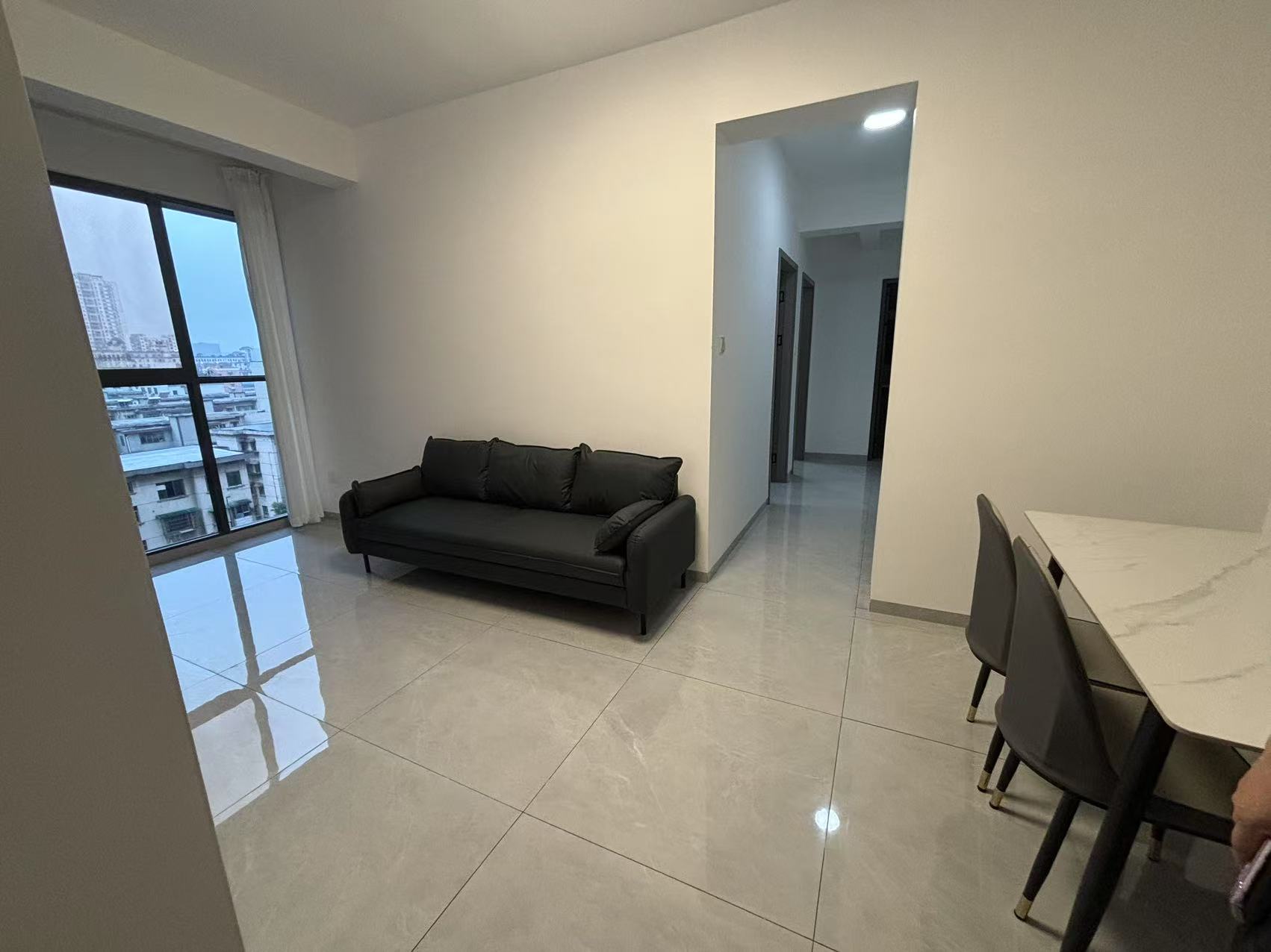 山水新城 1室2厅2卫 1700.0元/月 山水新城 1室2厅2卫 1700.0元/月室内图