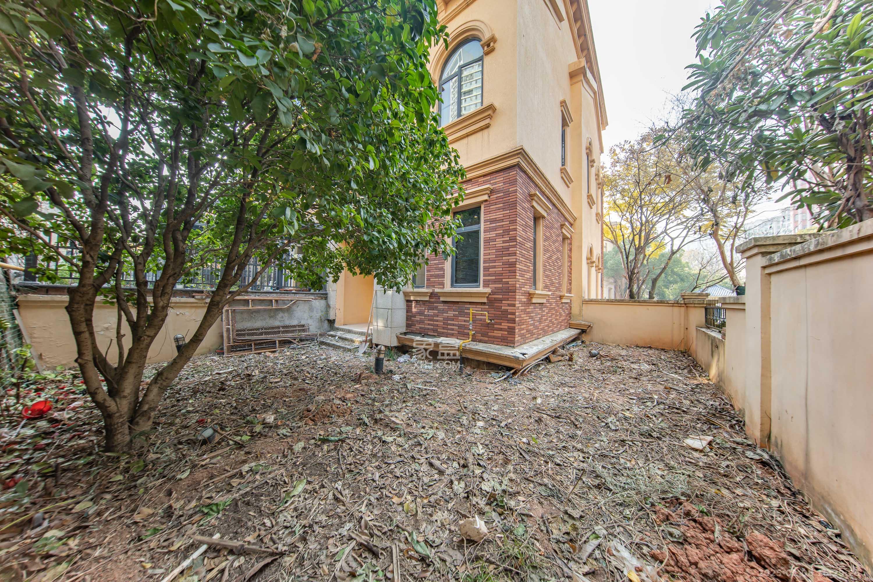 米兰春天  0室0厅0卫    8500.0元/月室内图