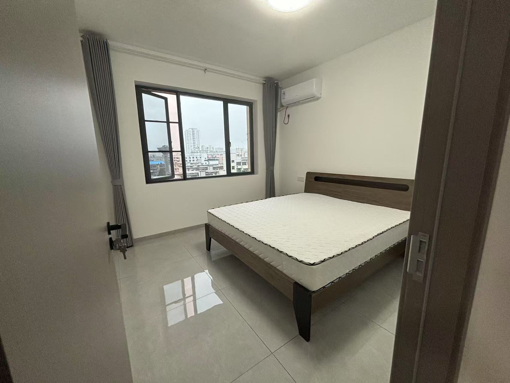 山水新城 1室2厅2卫 1700.0元/月 山水新城 1室2厅2卫 1700.0元/月室内图