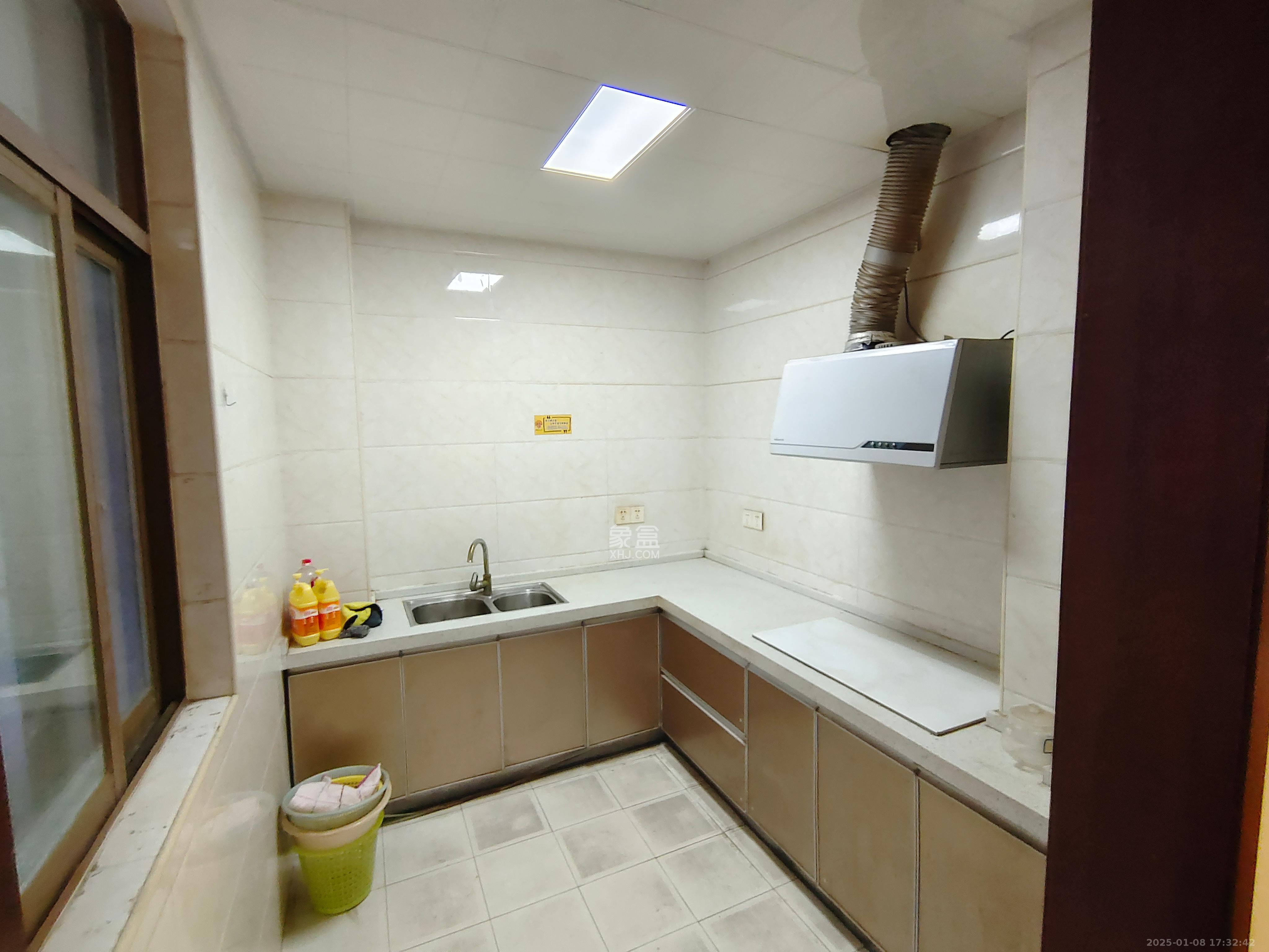 第六都(陆都小区)  5室2厅2卫    4500.0元/月 第六都(陆都小区)  5室2厅2卫    4500.0元/月室内图