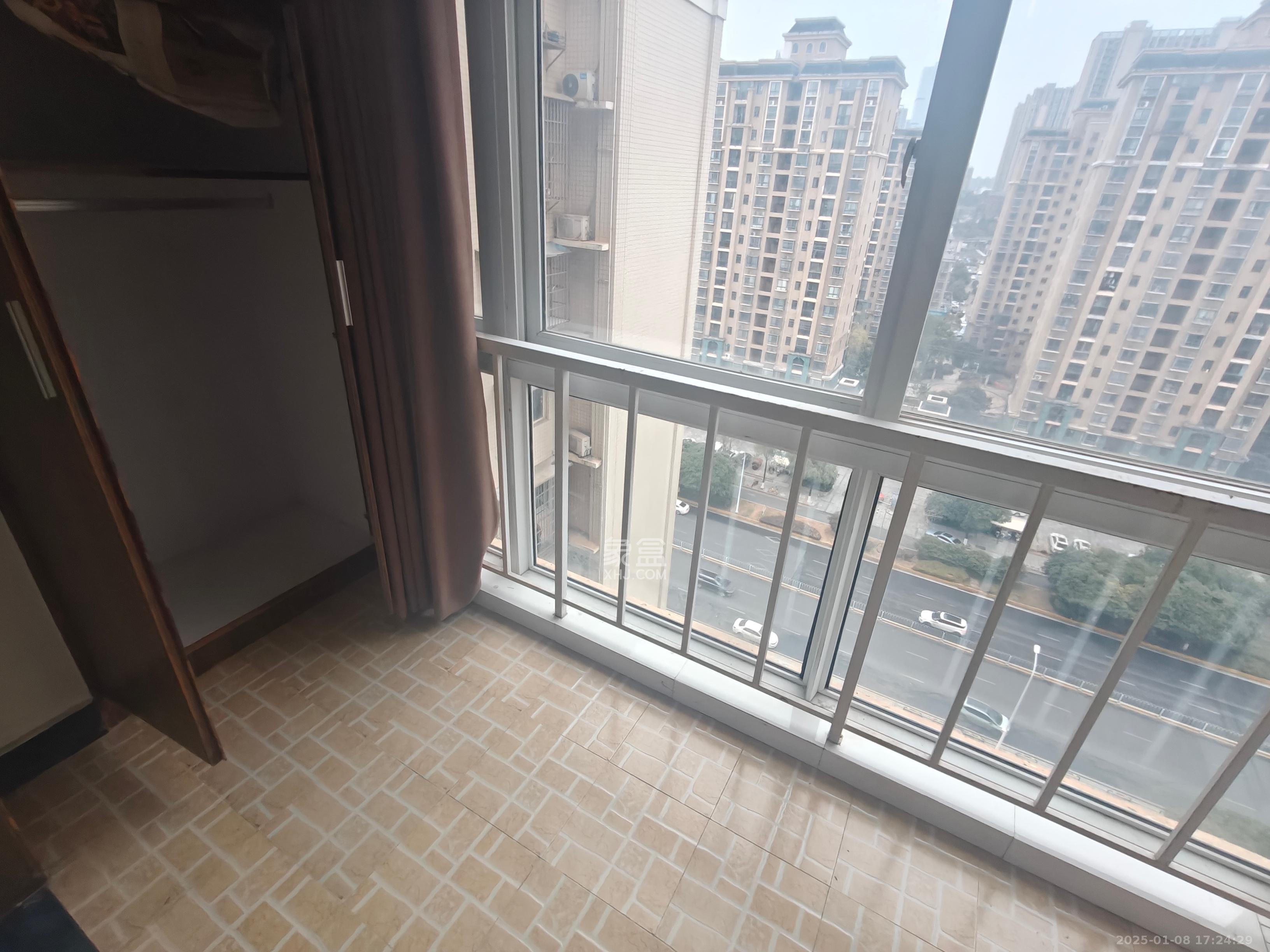 枫林美景  4室2厅2卫   3800.00元/月室内图