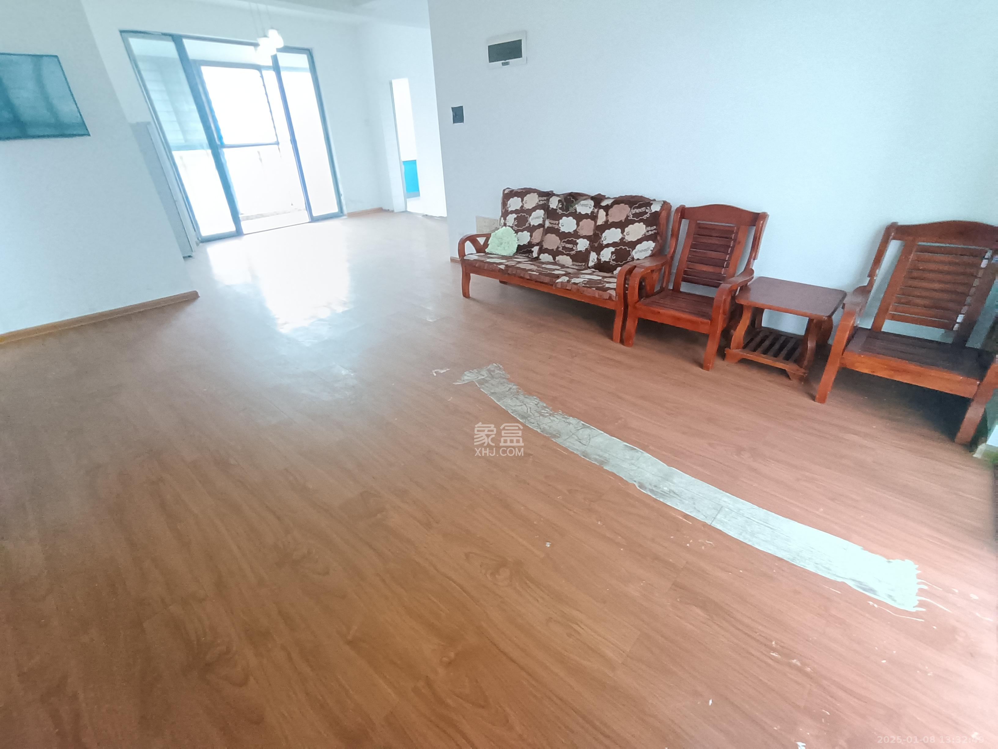 钱隆学府一、二期 3室2厅1卫 2600.0元/月 钱隆学府一、二期 3室2厅1卫 2600.0元/月室内图