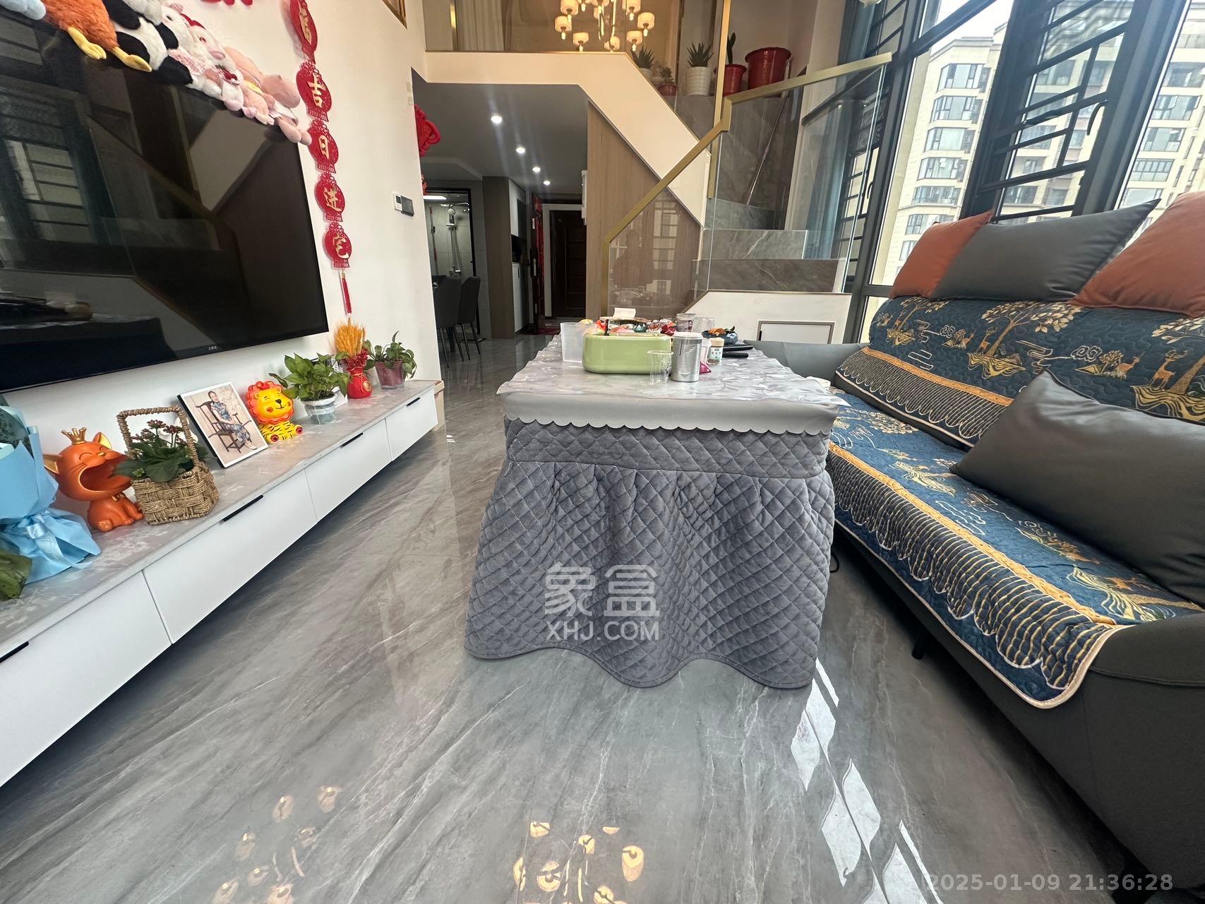 世茂璀璨天城公寓  3室2厅2卫    3600.0元/月 世茂璀璨天城公寓  3室2厅2卫    3600.0元/月室内图