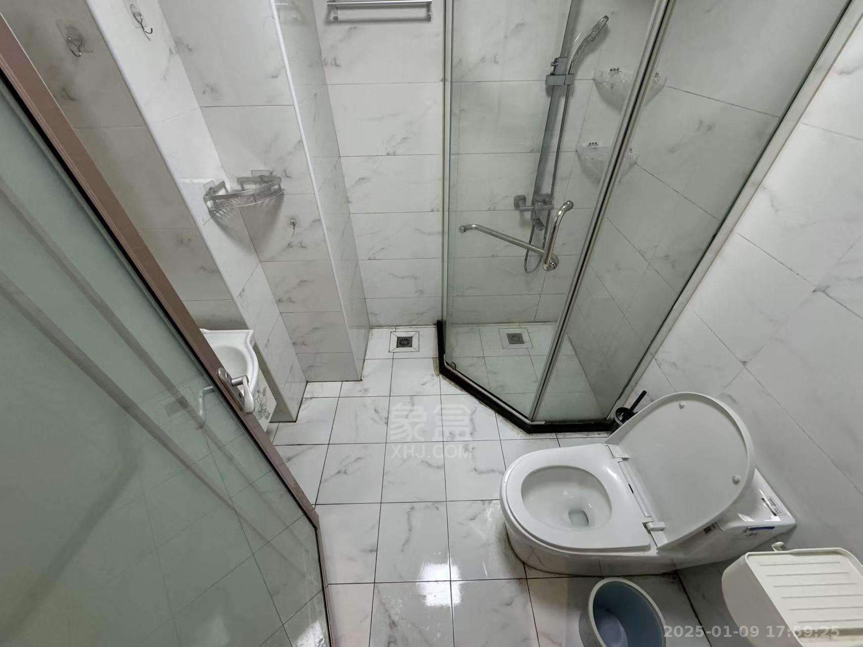 东城商业广场(东成) 1室1厅1卫 1500.0元/月 东城商业广场(东成) 1室1厅1卫 1500.0元/月室内图