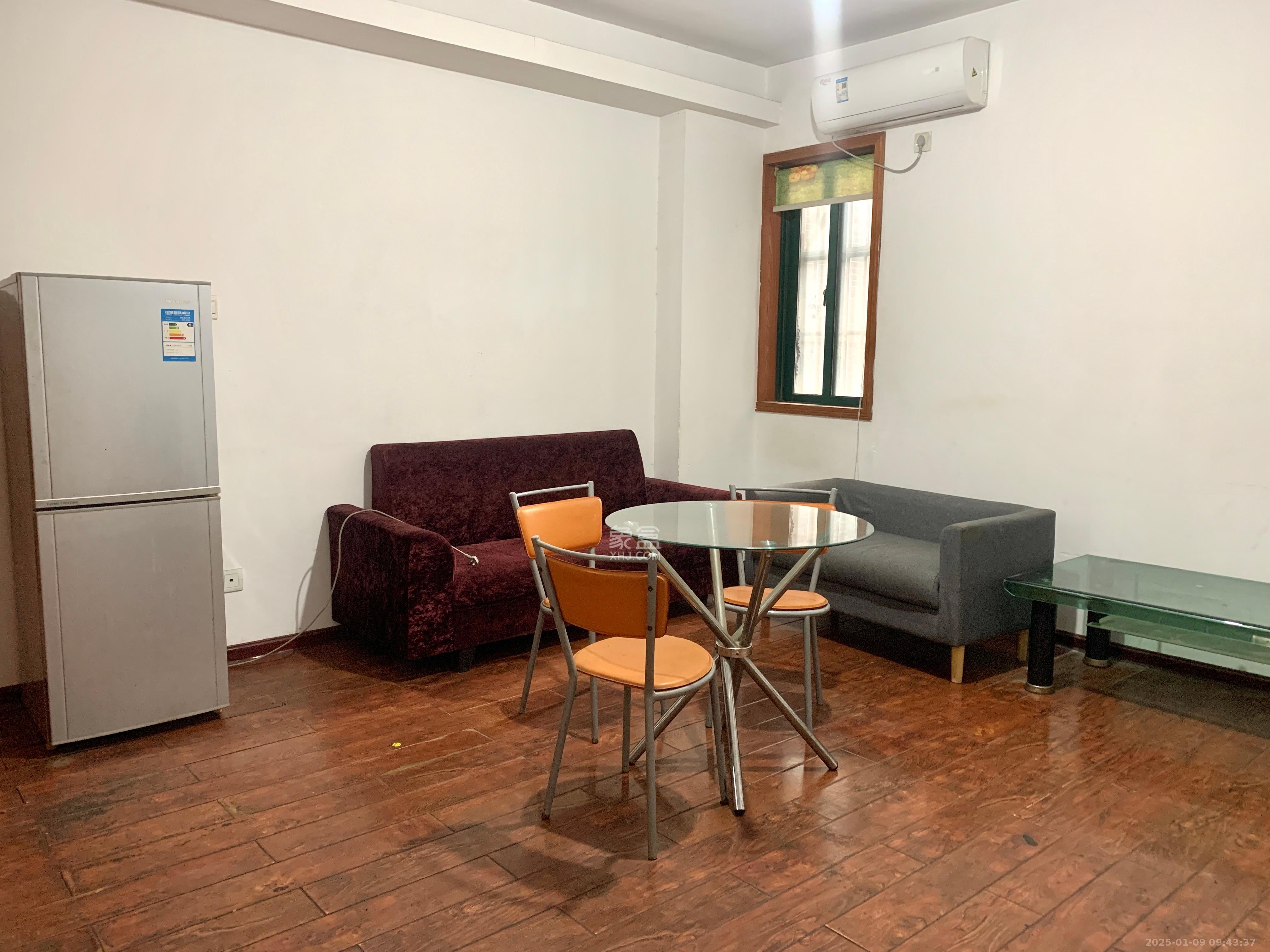 华天LOHO小镇 1室1厅1卫 1100.0元/月 华天LOHO小镇 1室1厅1卫 1100.0元/月室内图