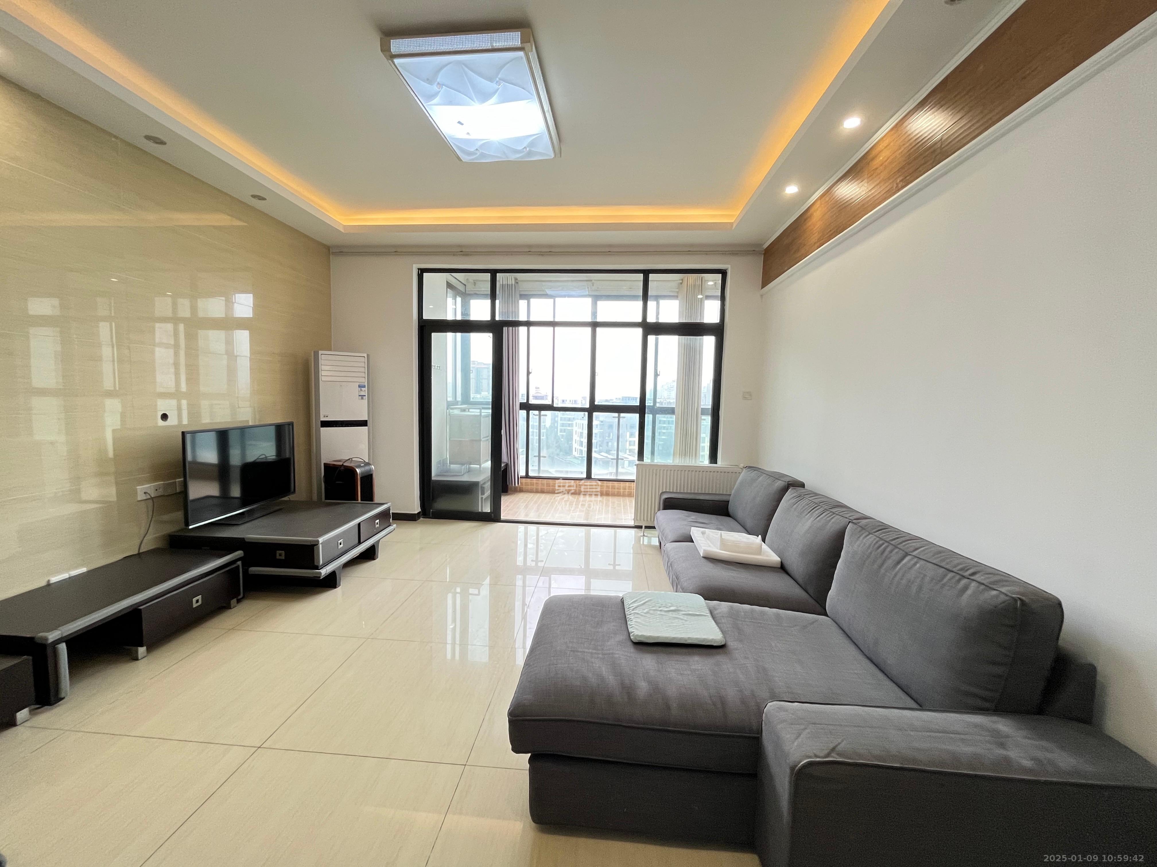 阳光100三期  3室2厅2卫    2800.0元/月 阳光100三期  3室2厅2卫    2800.0元/月室内图