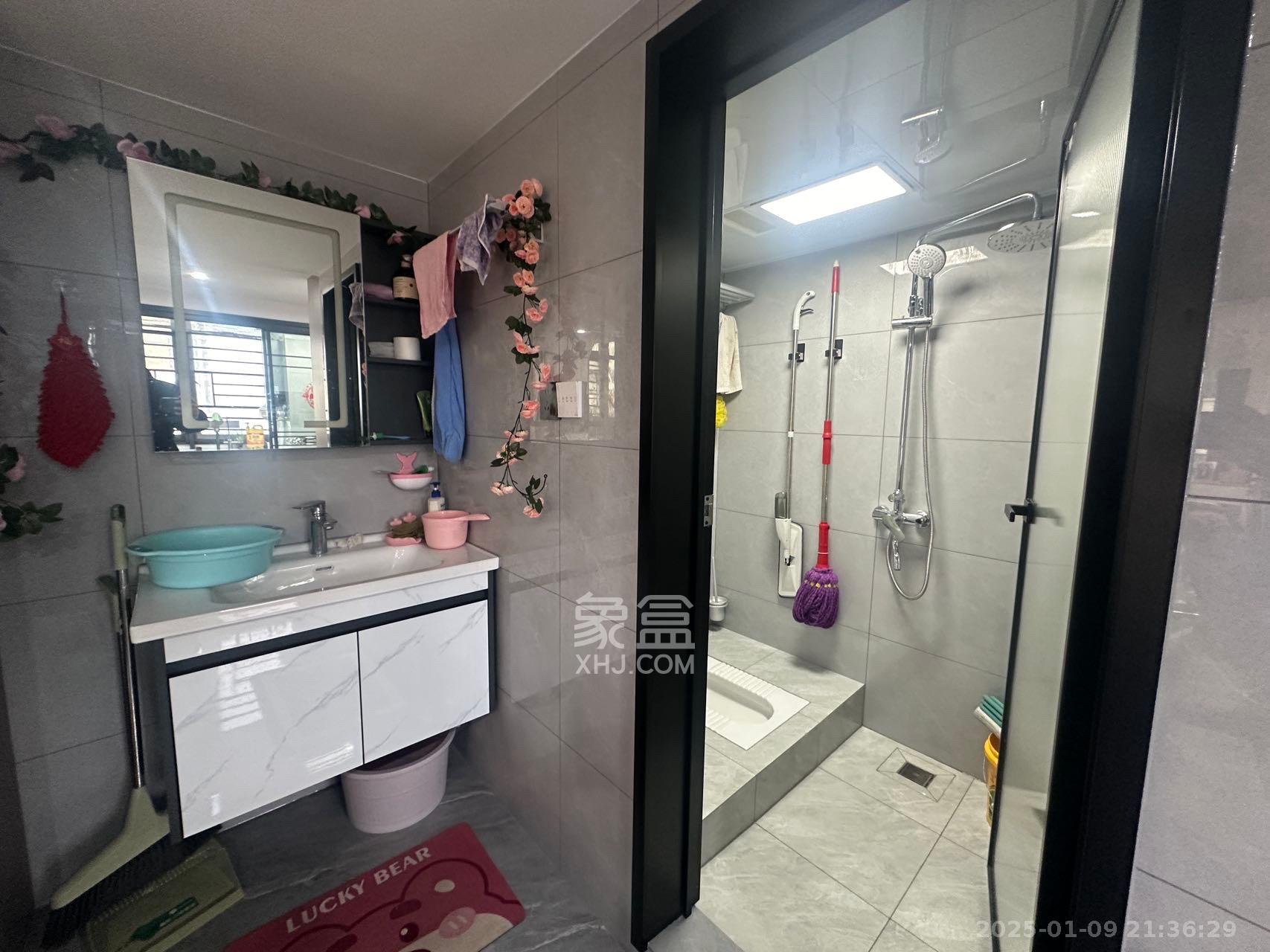 世茂璀璨天城公寓  3室2厅2卫    3600.0元/月 世茂璀璨天城公寓  3室2厅2卫    3600.0元/月室内图