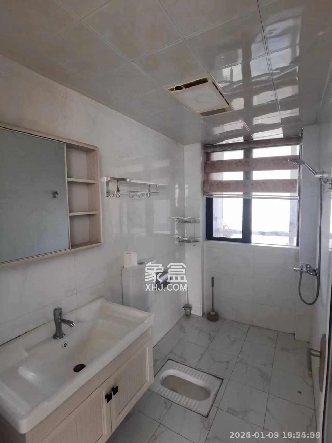 天祥水晶湾  4室2厅2卫   5000.00元/月室内图