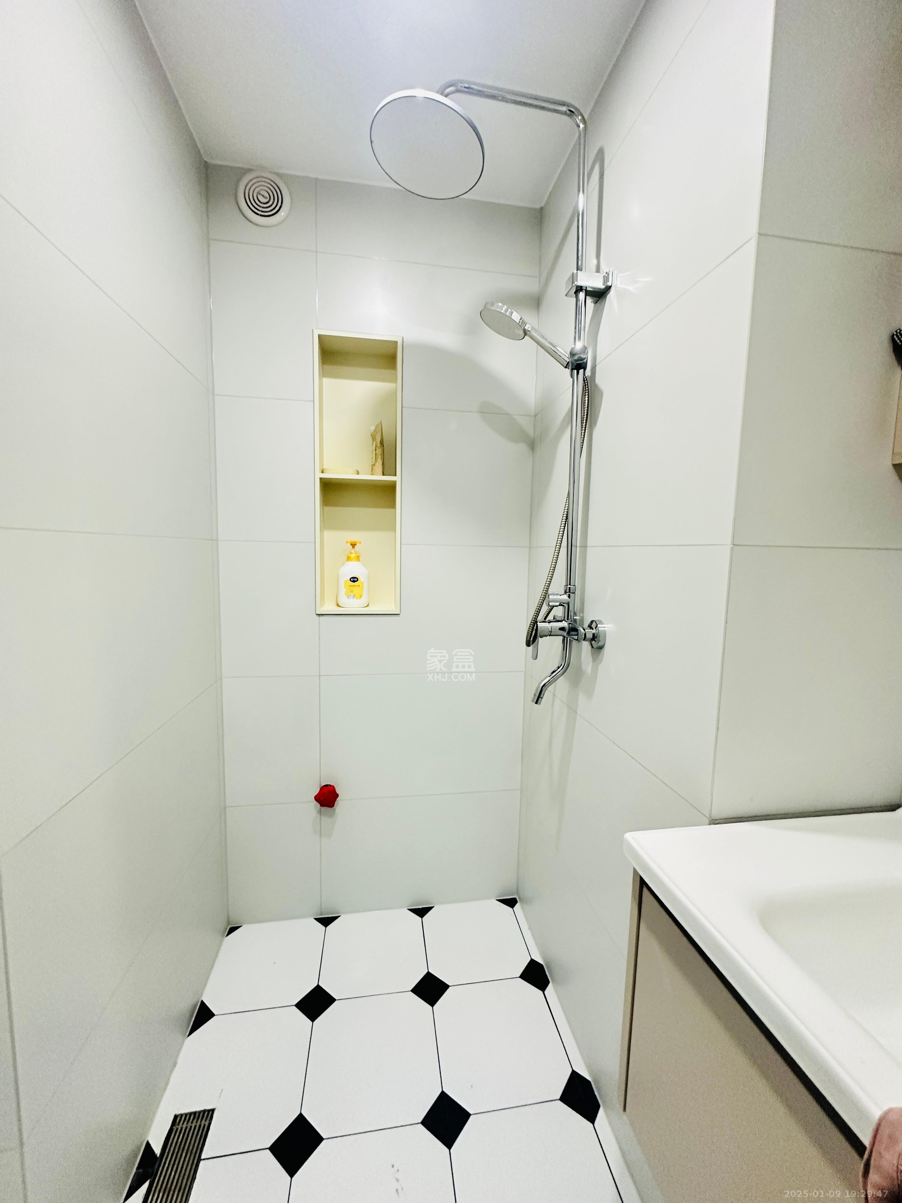 力高凤凰新天 1室1厅1卫 2600.0元/月 力高凤凰新天 1室1厅1卫 2600.0元/月室内图