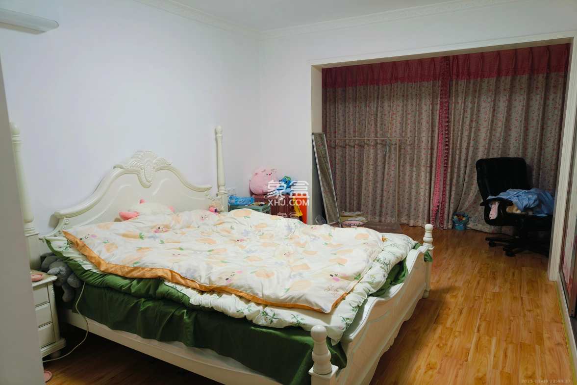 嘉盛和园 4室2厅2卫 3500.0元/月 嘉盛和园 4室2厅2卫 3500.0元/月室内图