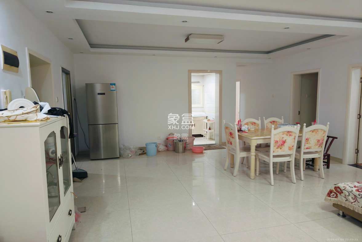 嘉盛和园 4室2厅2卫 3500.0元/月 嘉盛和园 4室2厅2卫 3500.0元/月室内图