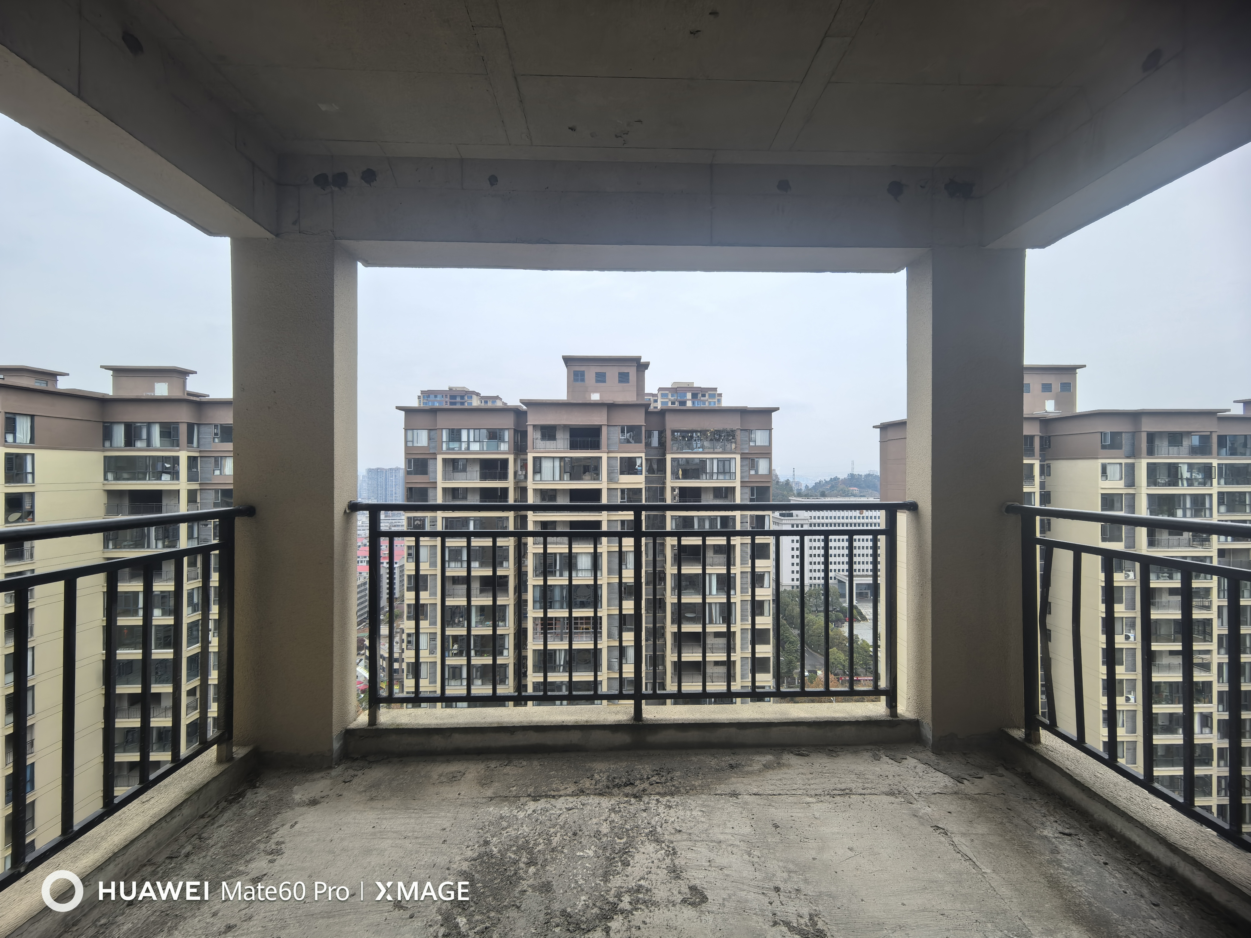 吉大汉珠山府 5室2厅2卫 89.8万 吉大汉珠山府 5室2厅2卫 89.8万客厅