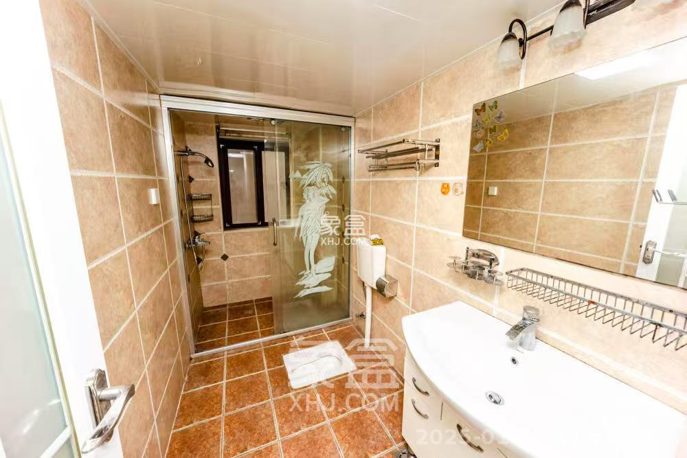 钱隆樽品(一、二、三期) 4室2厅2卫 4500.0元/月 钱隆樽品(一、二、三期) 4室2厅2卫 4500.0元/月室内图