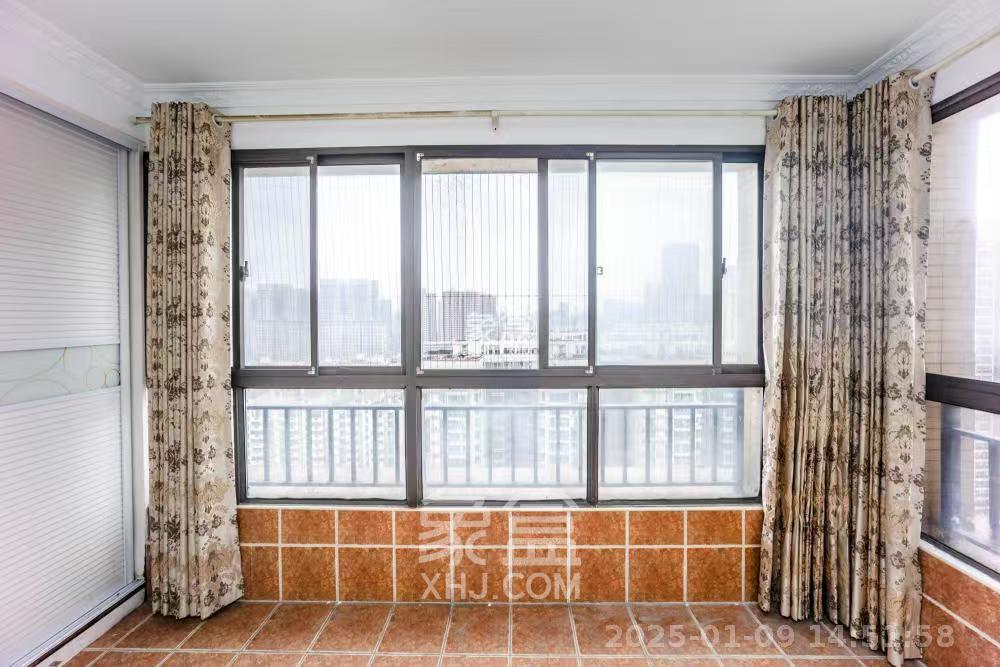 钱隆樽品(一、二、三期) 4室2厅2卫 4500.0元/月 钱隆樽品(一、二、三期) 4室2厅2卫 4500.0元/月室内图