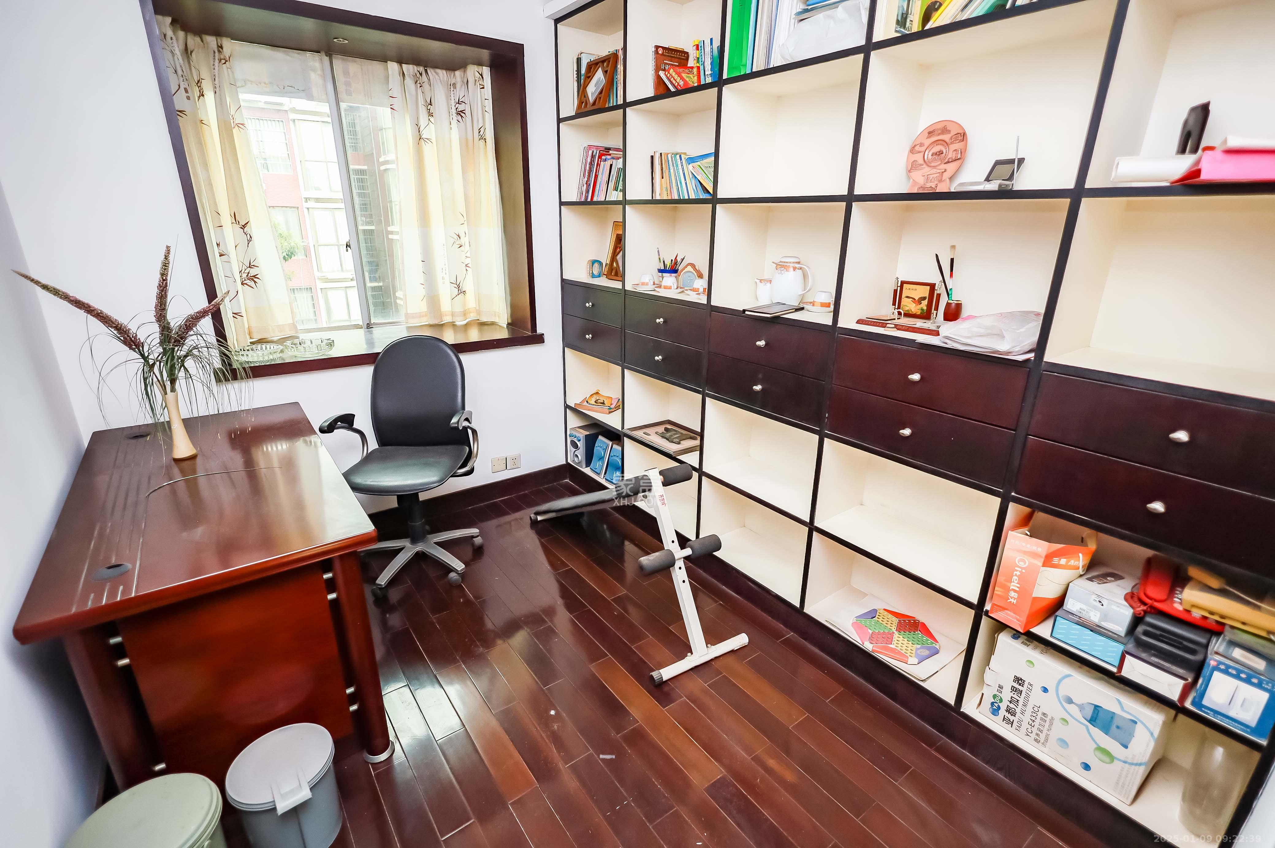 静园山庄  4室2厅2卫    2600.0元/月 静园山庄  4室2厅2卫    2600.0元/月室内图