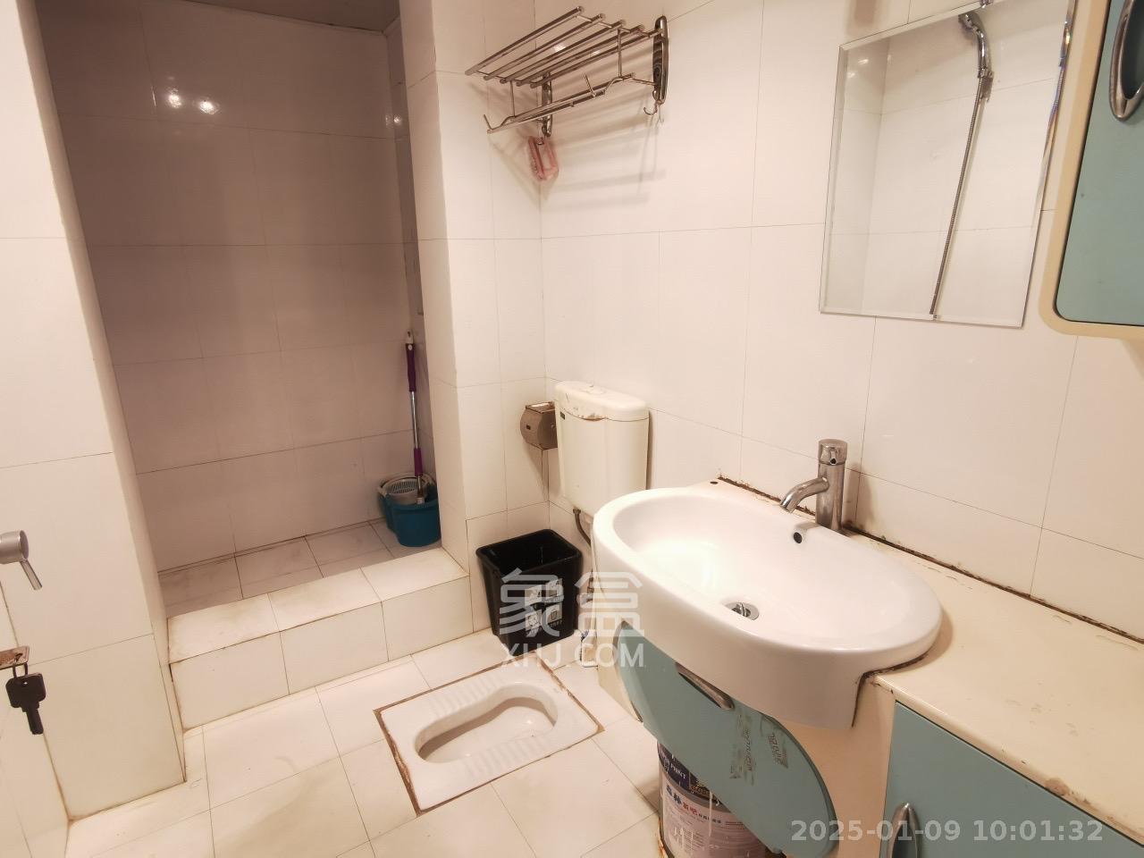 麓山润城 1室2厅2卫 2300.0元/月 麓山润城 1室2厅2卫 2300.0元/月室内图