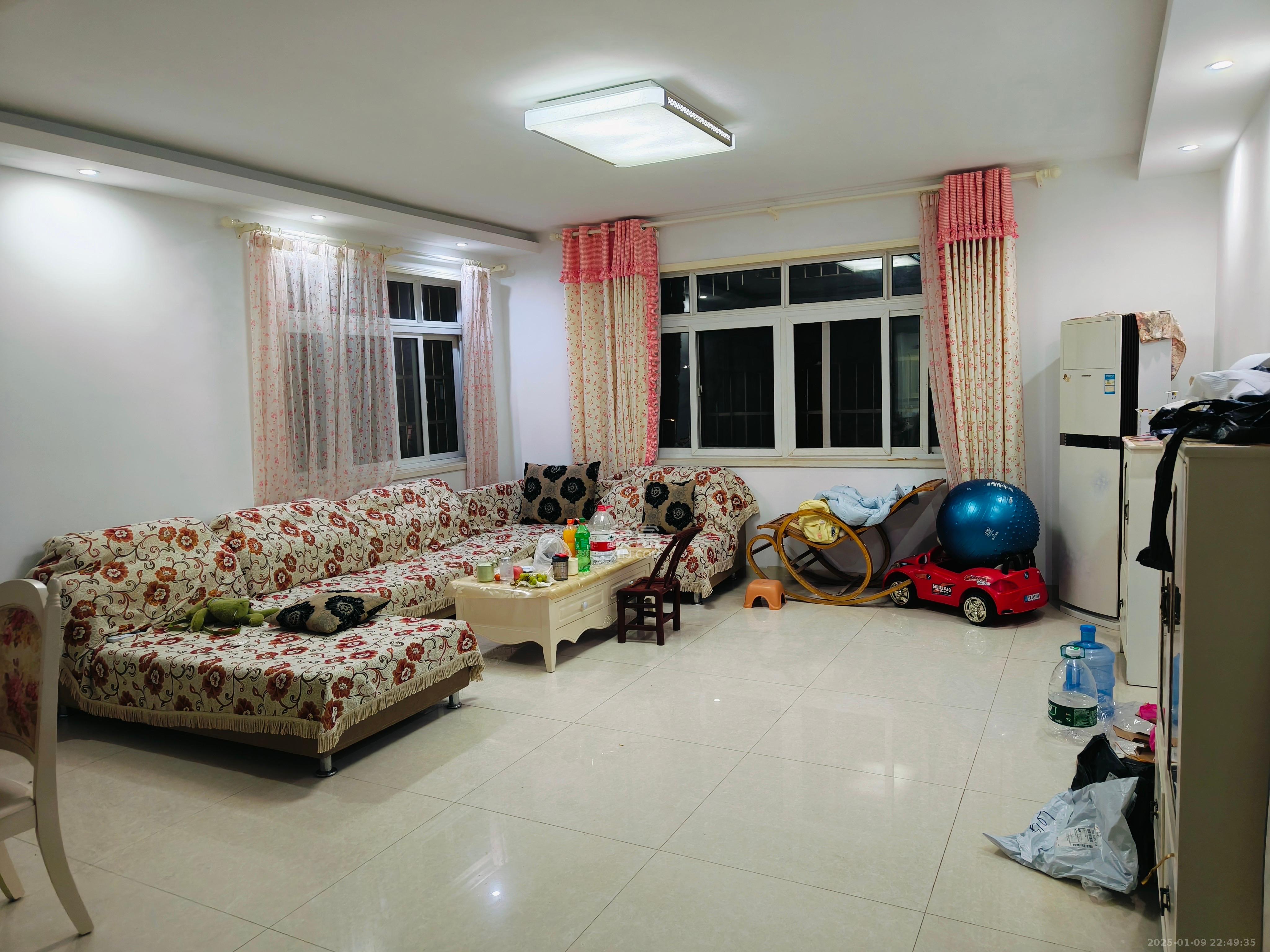 嘉盛和园 4室2厅2卫 3500.0元/月 嘉盛和园 4室2厅2卫 3500.0元/月室内图