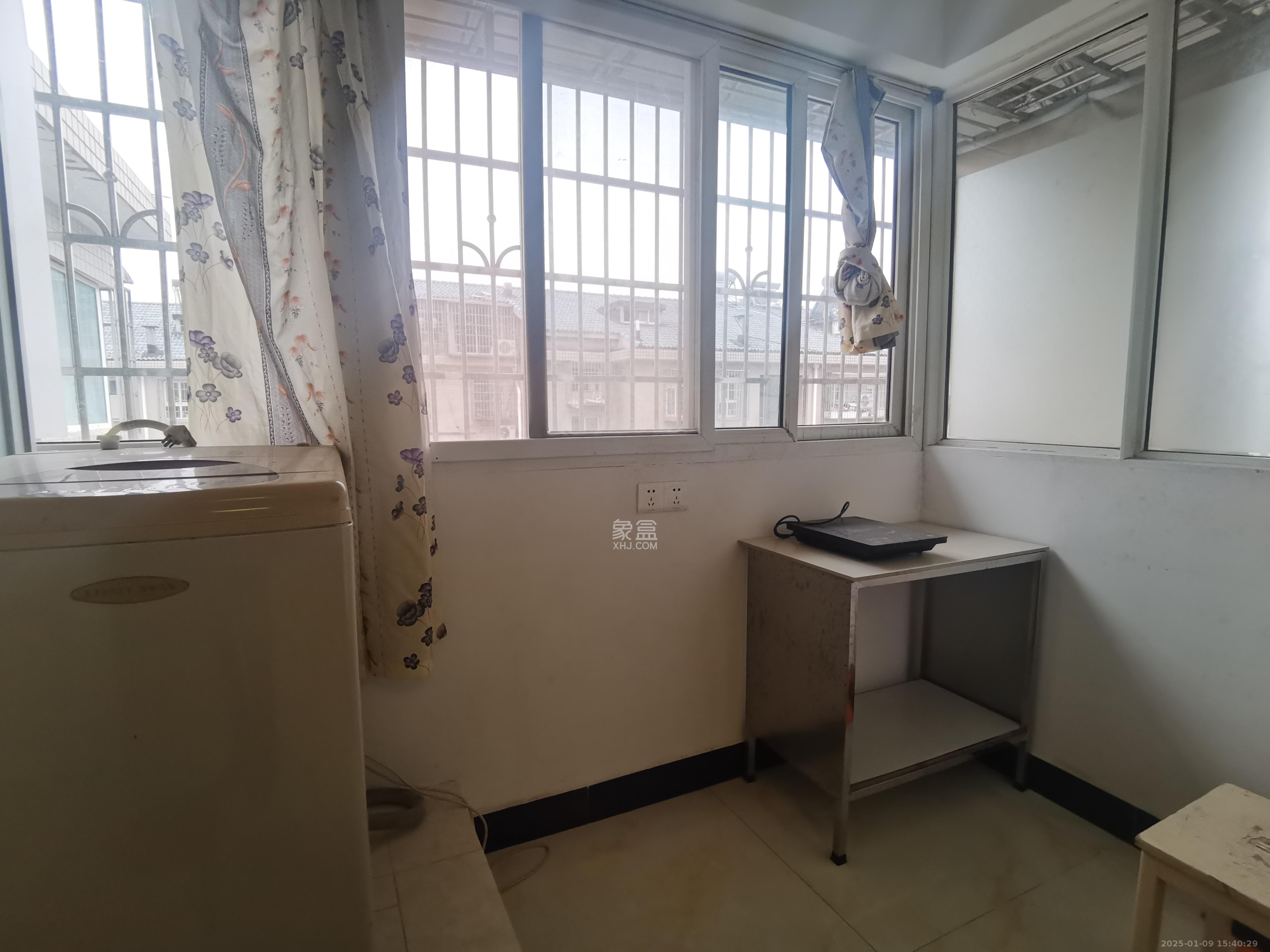 卓峰家园 1室2厅1卫 1000.0元/月 卓峰家园 1室2厅1卫 1000.0元/月室内图