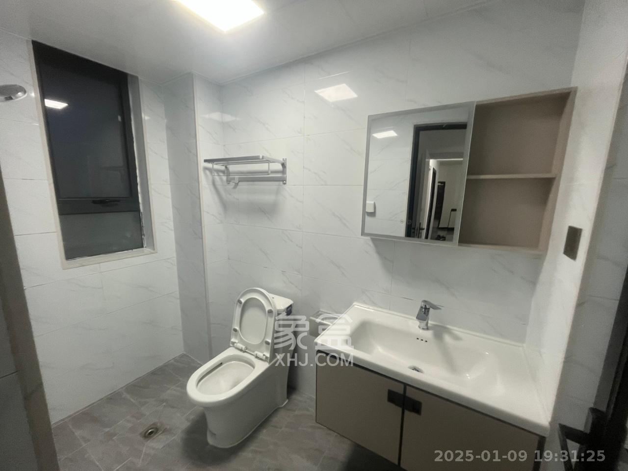 伊景园滨河苑 3室1厅1卫 2500.0元/月 伊景园滨河苑 3室1厅1卫 2500.0元/月室内图