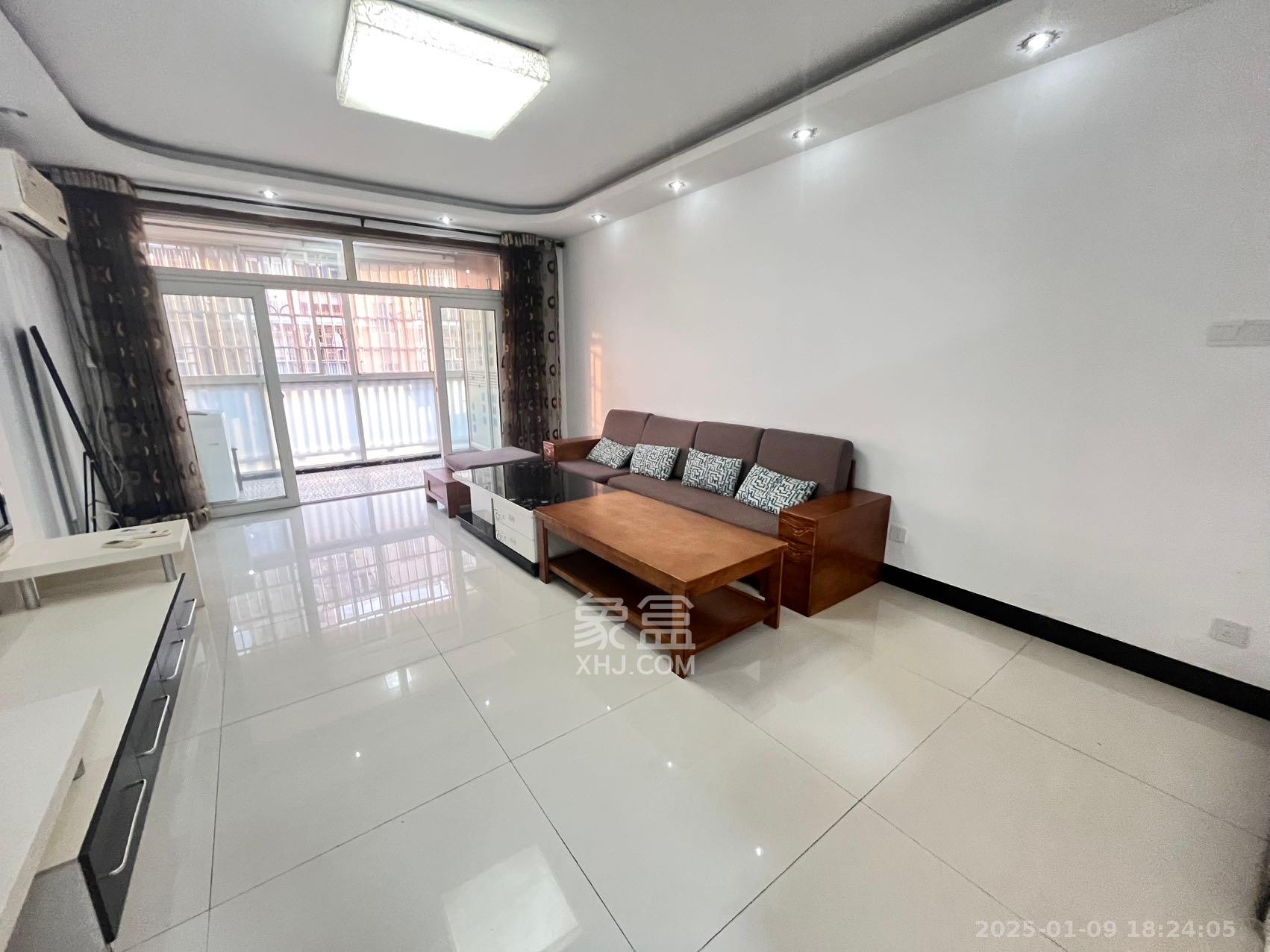 东南雅苑 3室2厅1卫 2800.0元/月 东南雅苑 3室2厅1卫 2800.0元/月室内图