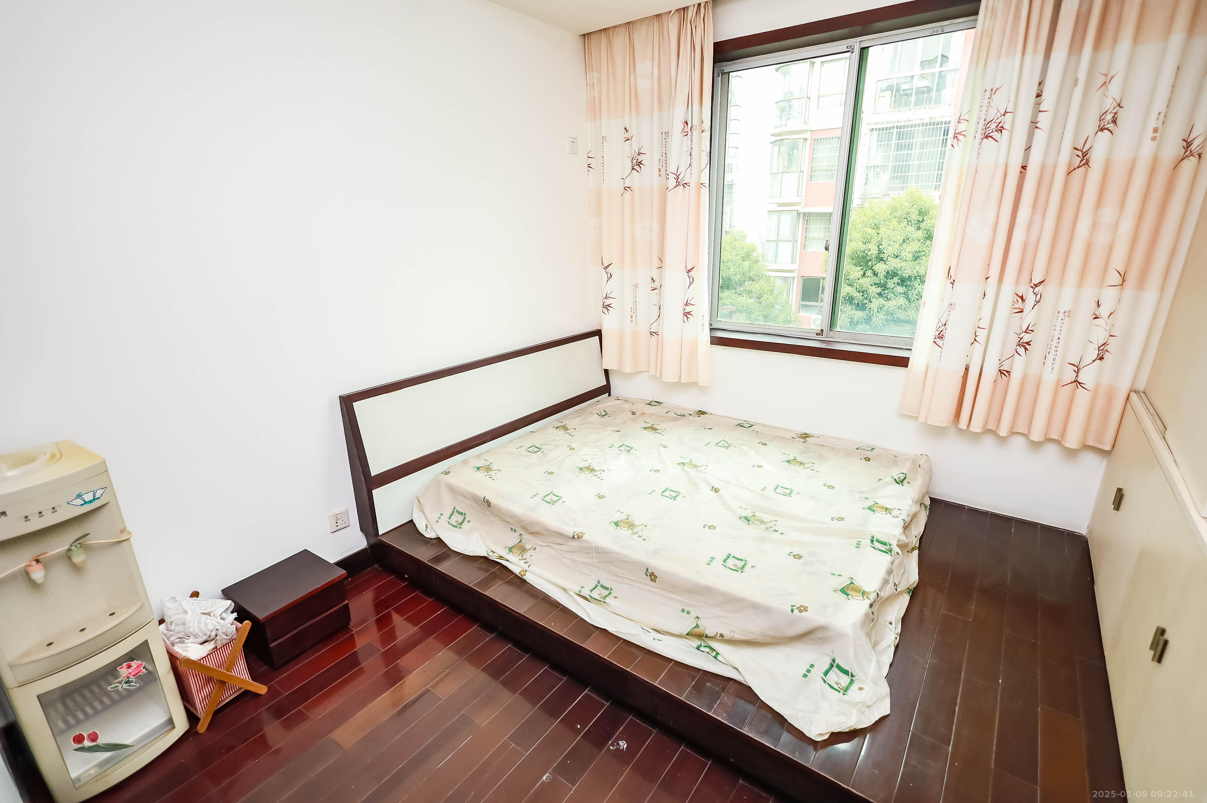 静园山庄  4室2厅2卫    2600.0元/月 静园山庄  4室2厅2卫    2600.0元/月室内图