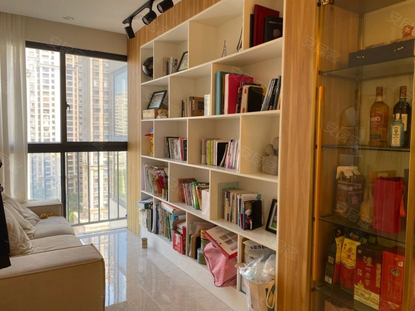 阳光丁香园  4室2厅1卫    179.0万 阳光丁香园  4室2厅1卫    179.0万室内图