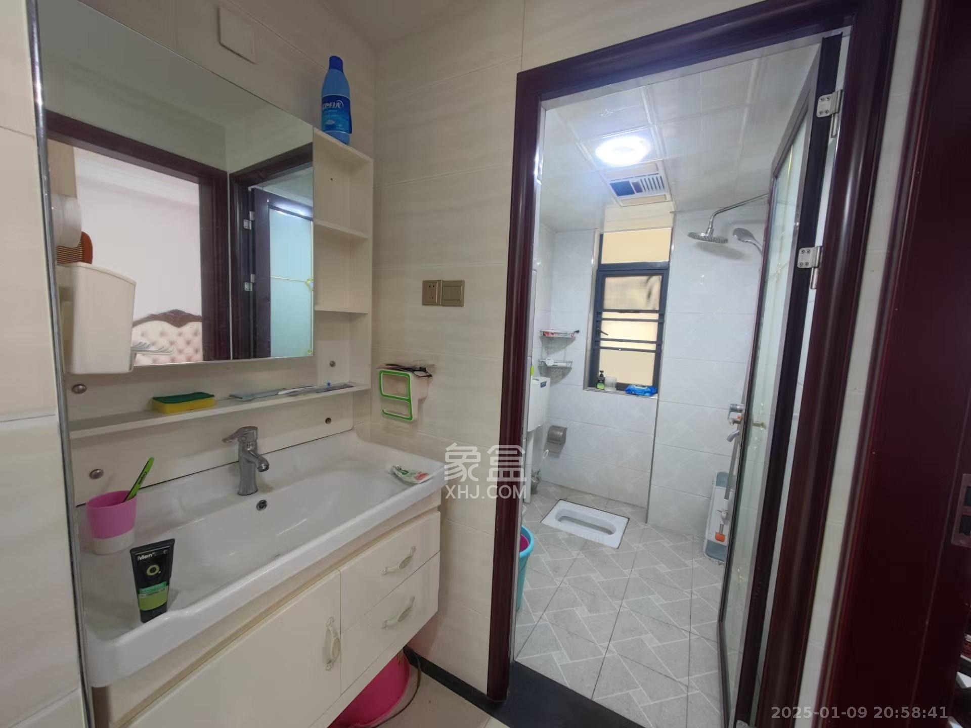 蓝山郡  3室2厅2卫    2100.0元/月 蓝山郡  3室2厅2卫    2100.0元/月室内图