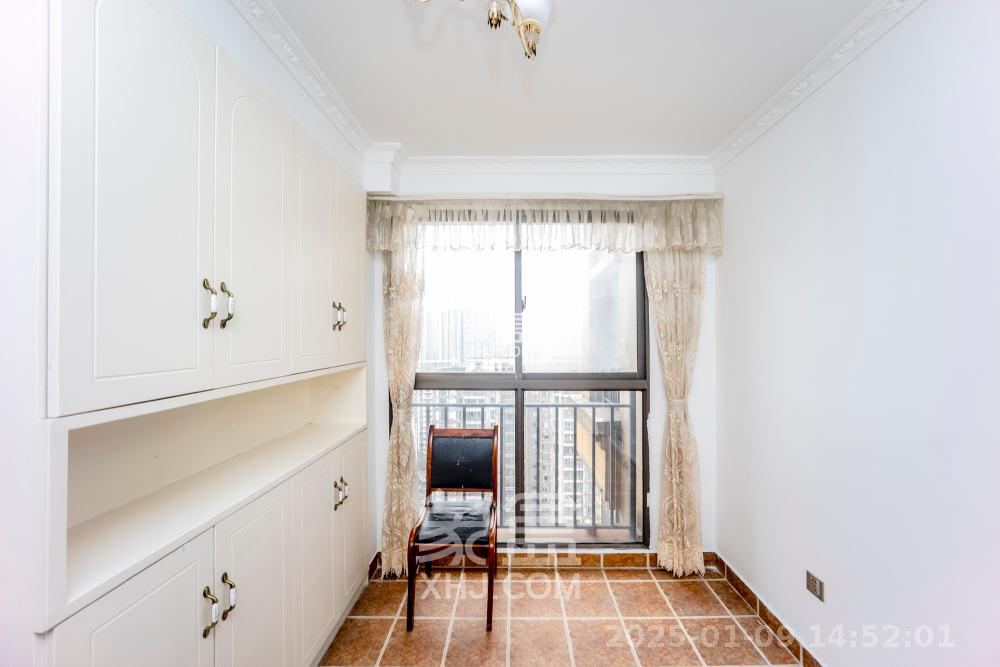 钱隆樽品(一、二、三期) 4室2厅2卫 4500.0元/月 钱隆樽品(一、二、三期) 4室2厅2卫 4500.0元/月室内图