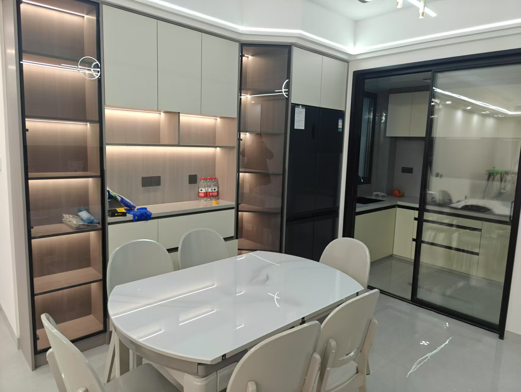 互助小区电梯房 3室2厅2卫 2300.0元/月 互助小区电梯房 3室2厅2卫 2300.0元/月室内图