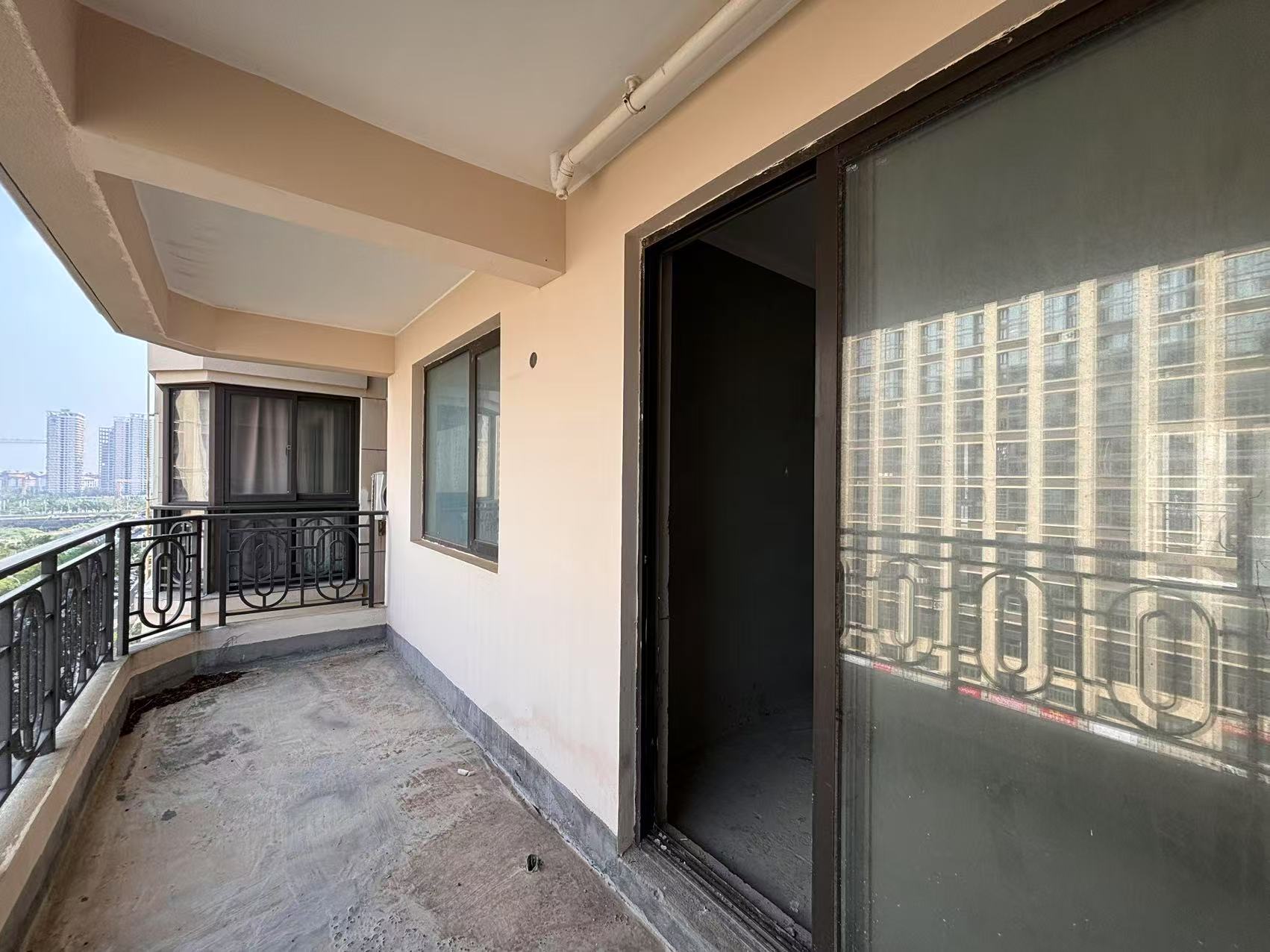 绿地海长流四期(绿地福邸) 3室2厅1卫 188.0万 绿地海长流四期(绿地福邸) 3室2厅1卫 188.0万室内图