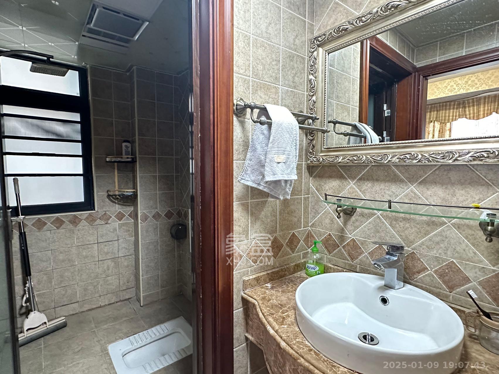 藏珑湖上国际花园 3室2厅2卫 3200.0元/月 藏珑湖上国际花园 3室2厅2卫 3200.0元/月室内图