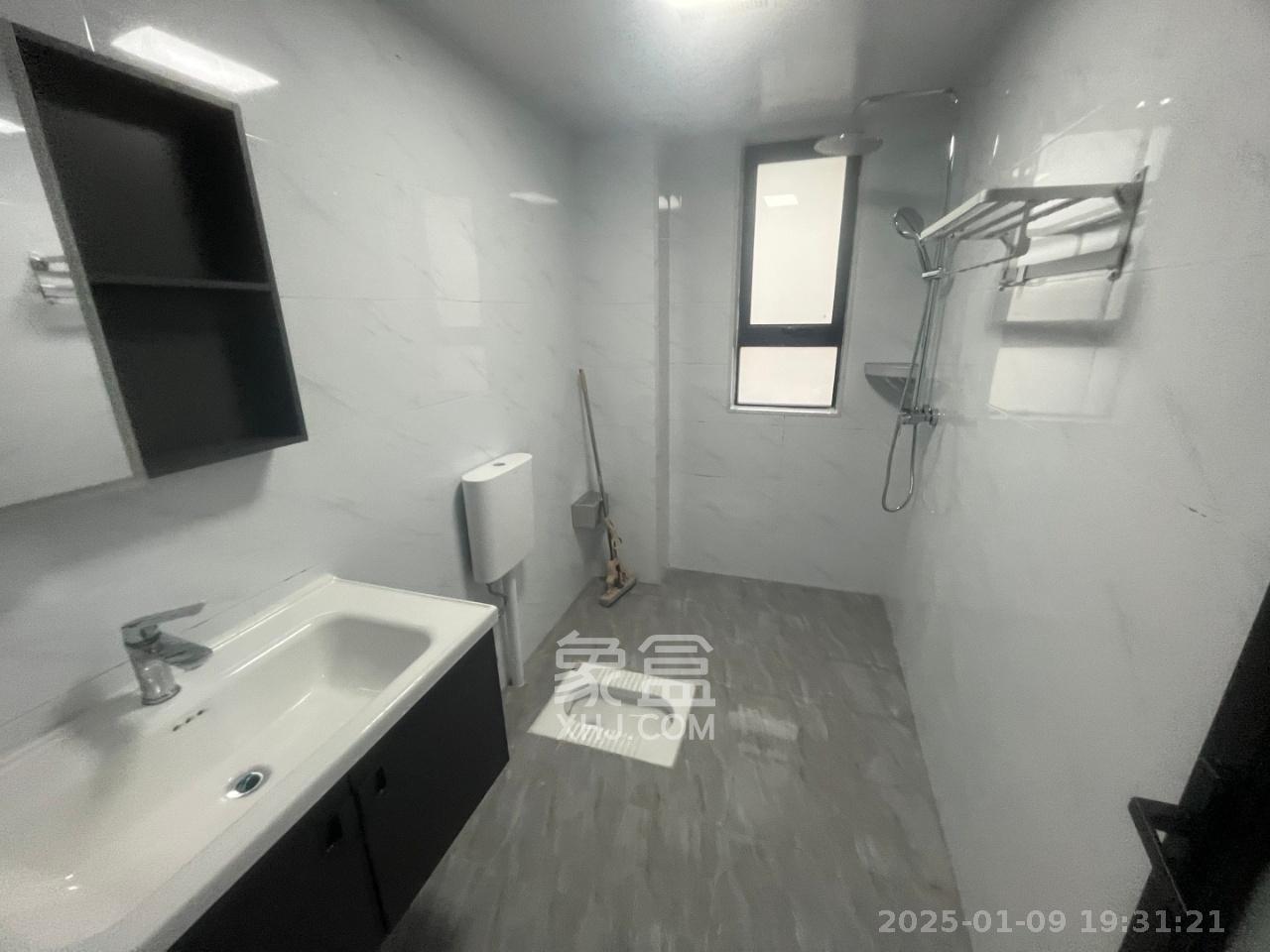 伊景园滨河苑 3室1厅1卫 2500.0元/月 伊景园滨河苑 3室1厅1卫 2500.0元/月室内图