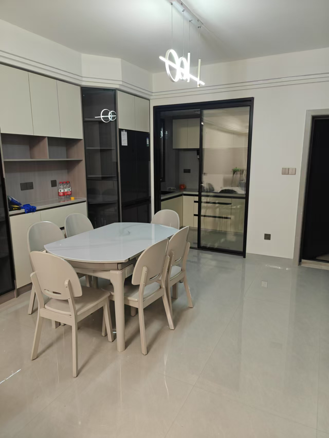 互助小区电梯房 3室2厅2卫 2300.0元/月 互助小区电梯房 3室2厅2卫 2300.0元/月室内图