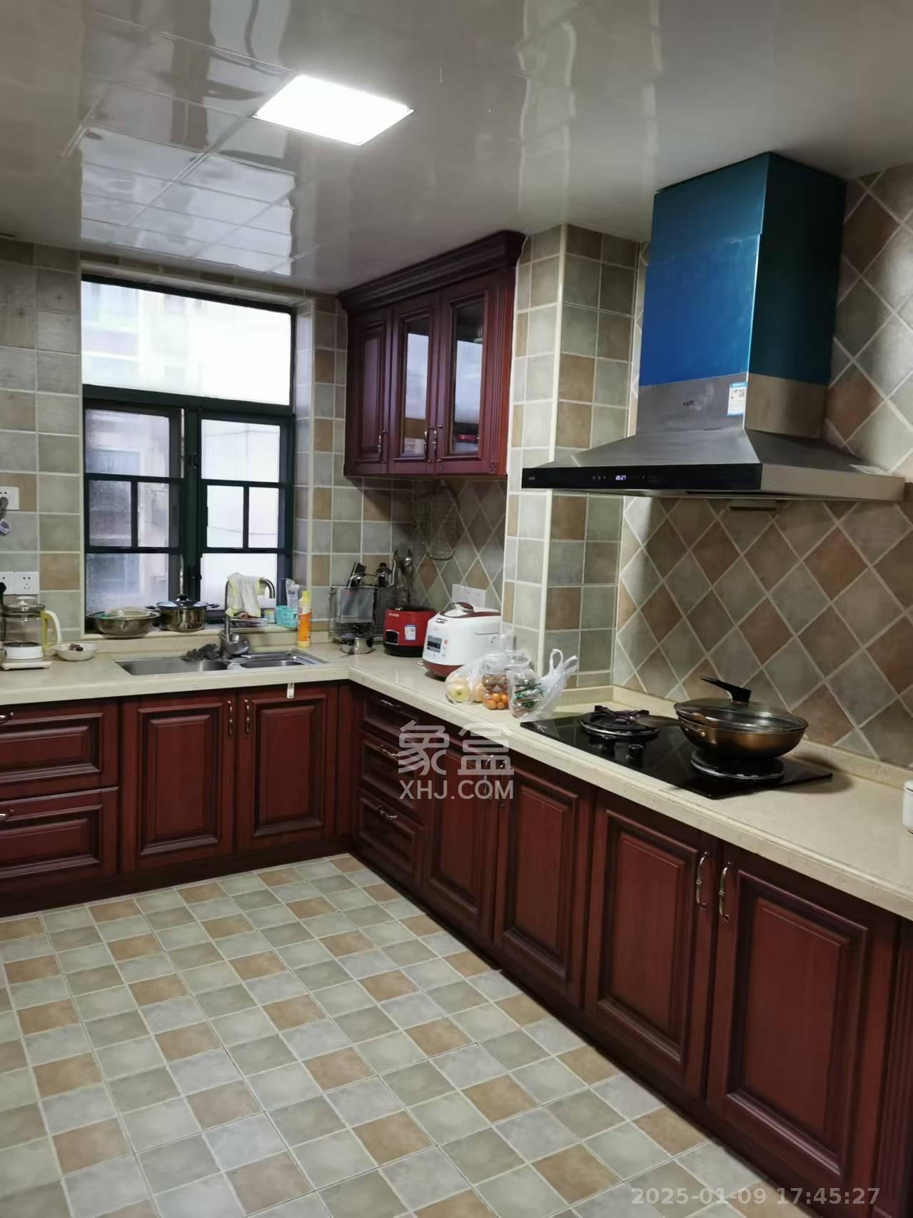 亚华香舍花都 1室2厅2卫 4000.0元/月 亚华香舍花都 1室2厅2卫 4000.0元/月室内图