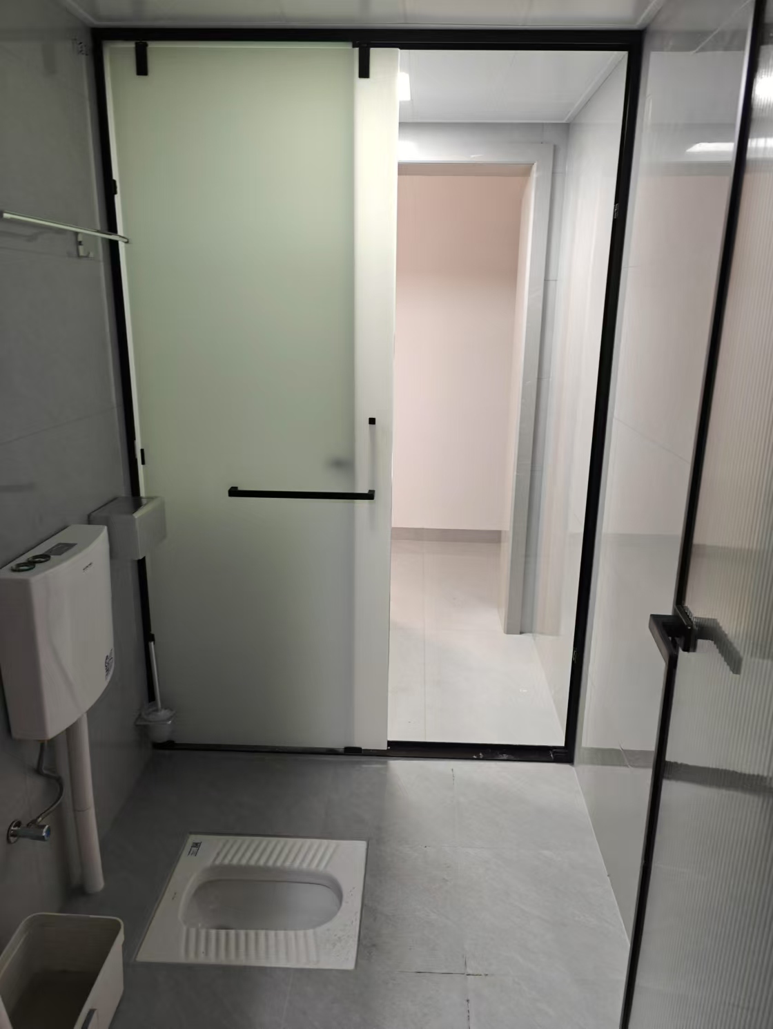 互助小区电梯房 3室2厅2卫 2300.0元/月 互助小区电梯房 3室2厅2卫 2300.0元/月室内图