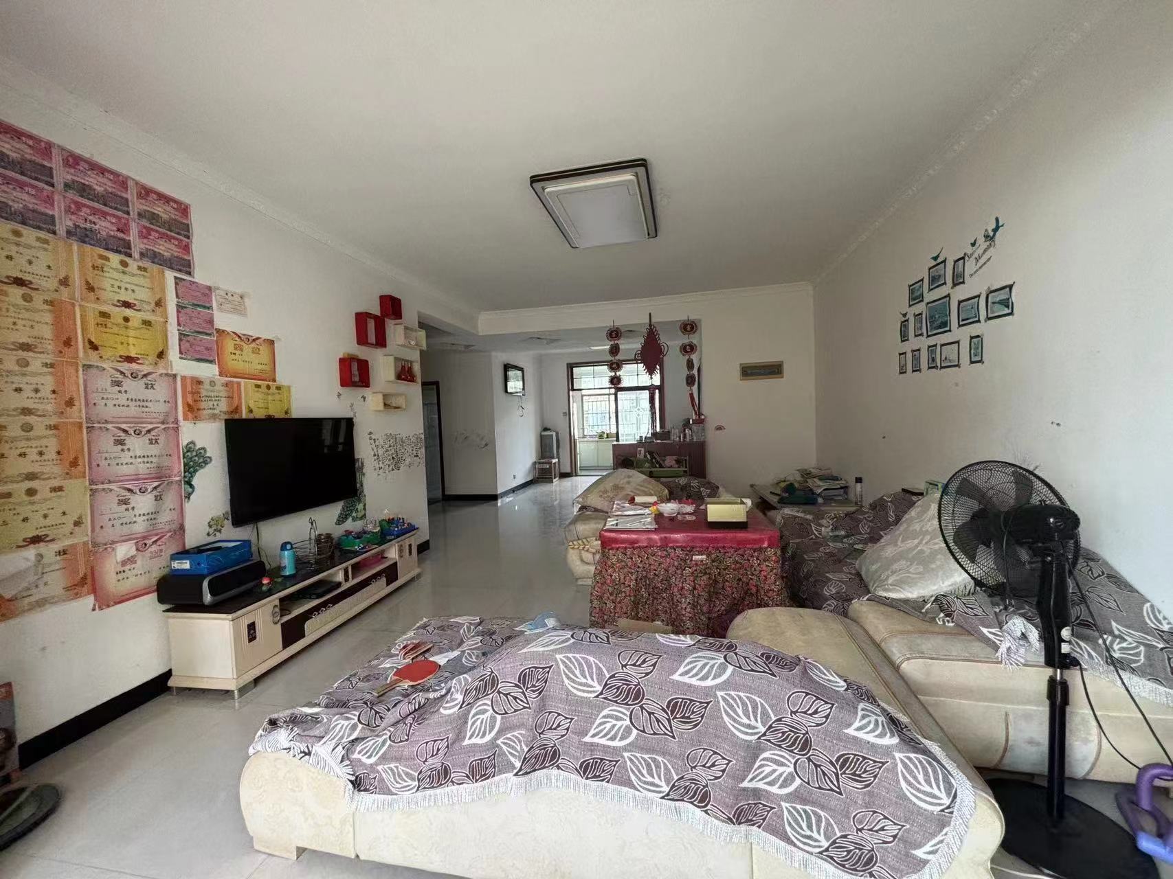 三星西街(三星摩托车城) 1室0厅0卫 39.8万 三星西街(三星摩托车城) 1室0厅0卫 39.8万客厅