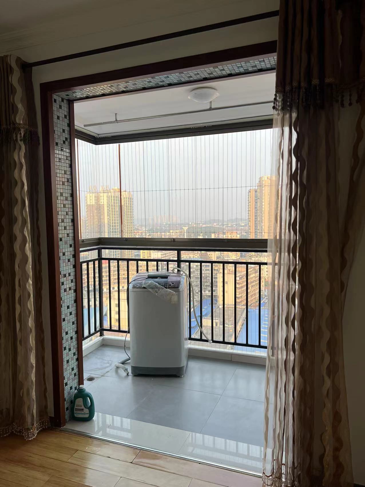 湘江风光大厦 3室2厅2卫 1500.0元/月 湘江风光大厦 3室2厅2卫 1500.0元/月室内图