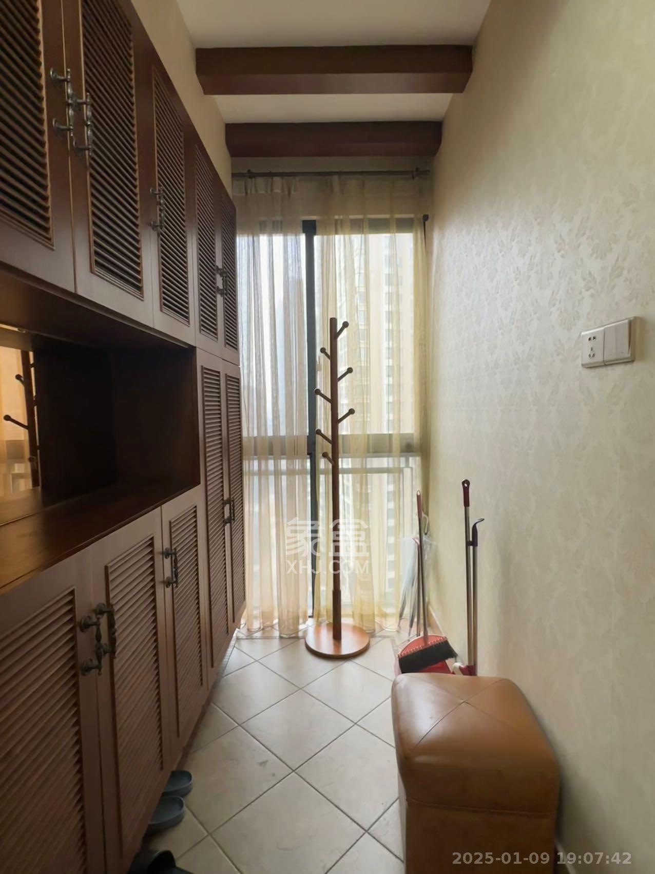 藏珑湖上国际花园 3室2厅2卫 3200.0元/月 藏珑湖上国际花园 3室2厅2卫 3200.0元/月室内图