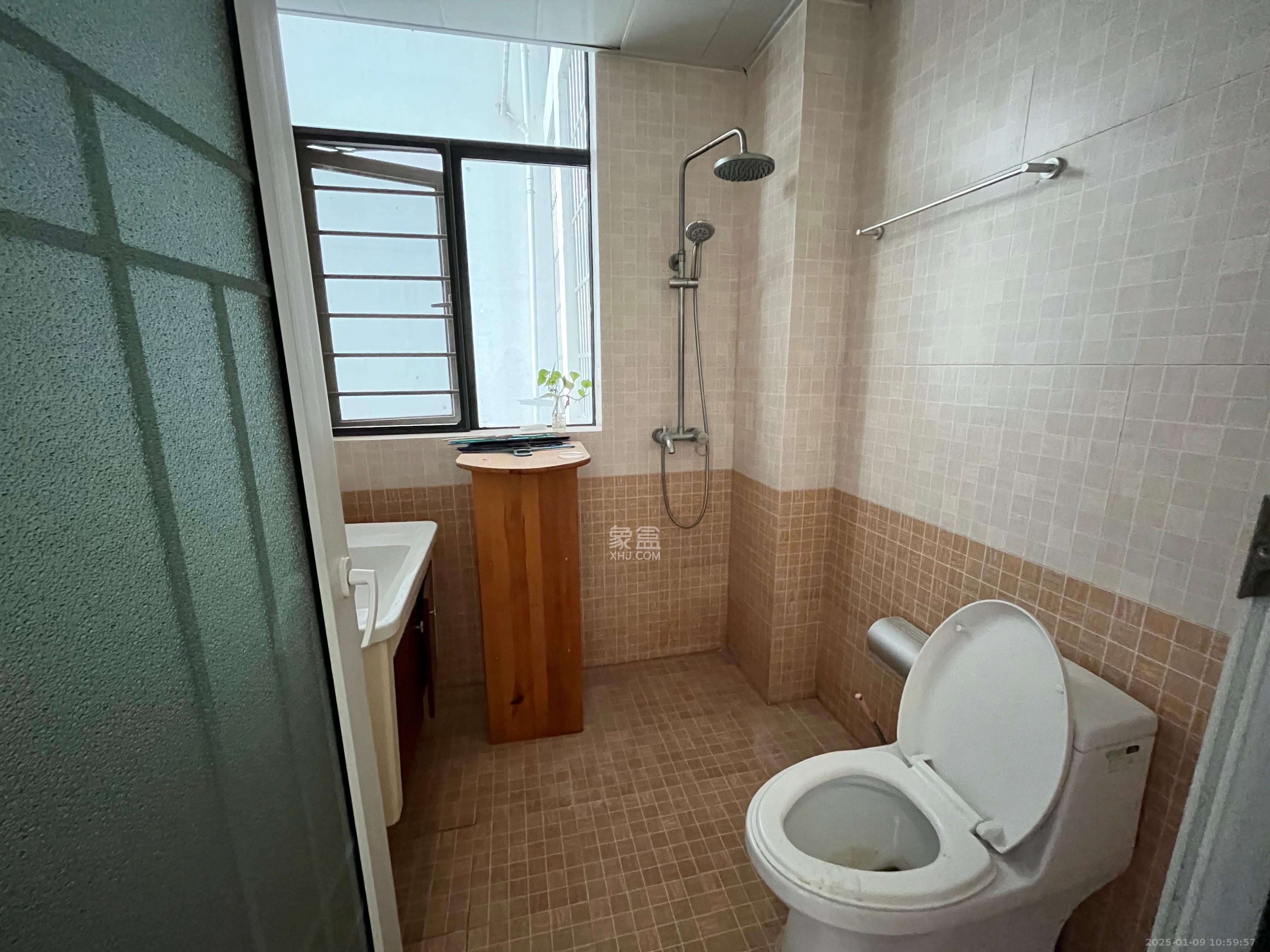 阳光100三期  3室2厅2卫    2800.0元/月 阳光100三期  3室2厅2卫    2800.0元/月室内图