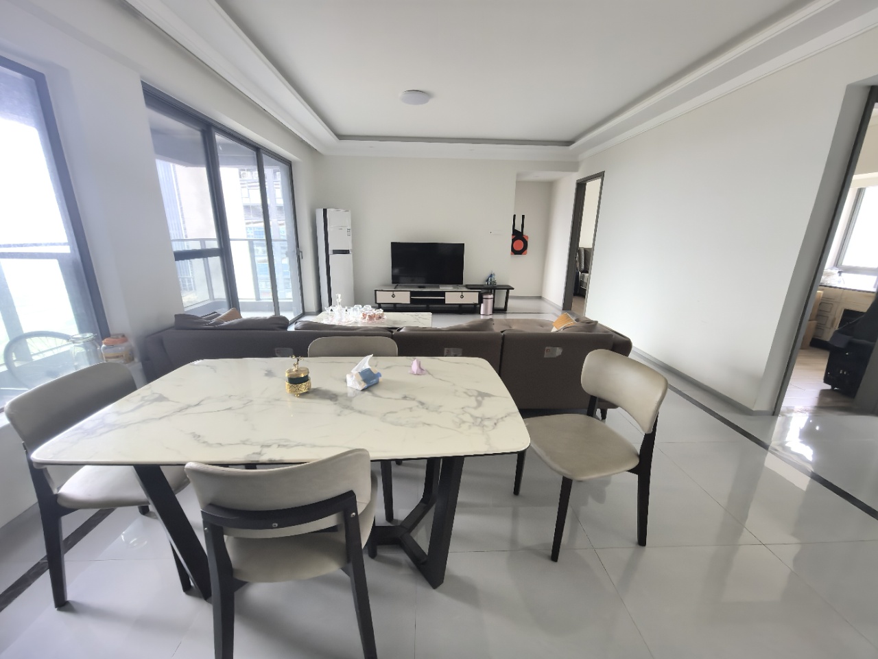 华侨城曦海岸3期 4室2厅2卫 216.0万 华侨城曦海岸3期 4室2厅2卫 216.0万室内图