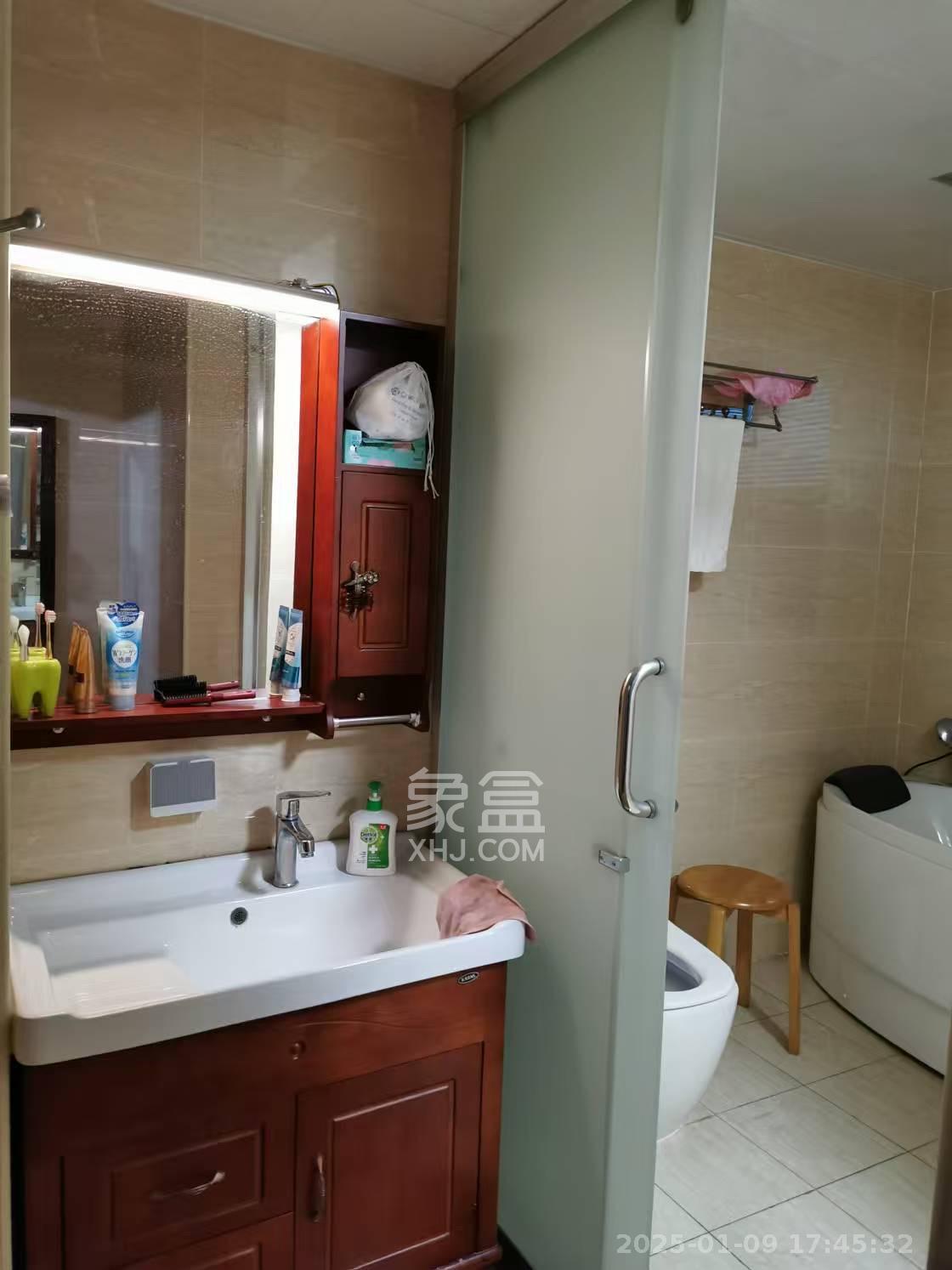 亚华香舍花都 1室2厅2卫 4000.0元/月 亚华香舍花都 1室2厅2卫 4000.0元/月室内图