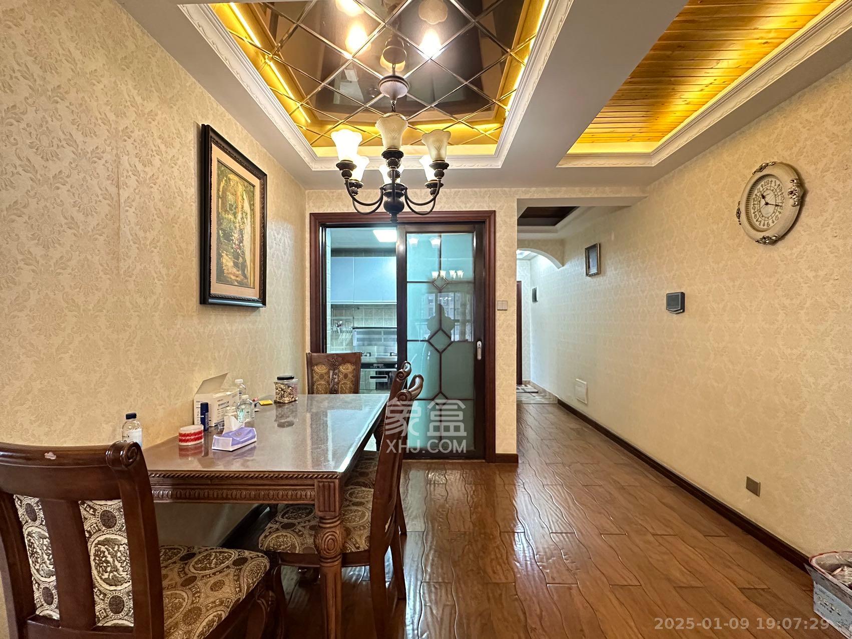 藏珑湖上国际花园 3室2厅2卫 3200.0元/月 藏珑湖上国际花园 3室2厅2卫 3200.0元/月室内图