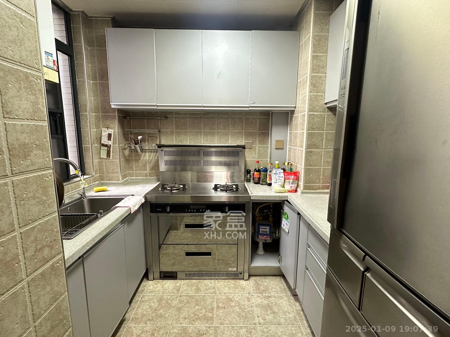 藏珑湖上国际花园 3室2厅2卫 3200.0元/月 藏珑湖上国际花园 3室2厅2卫 3200.0元/月室内图