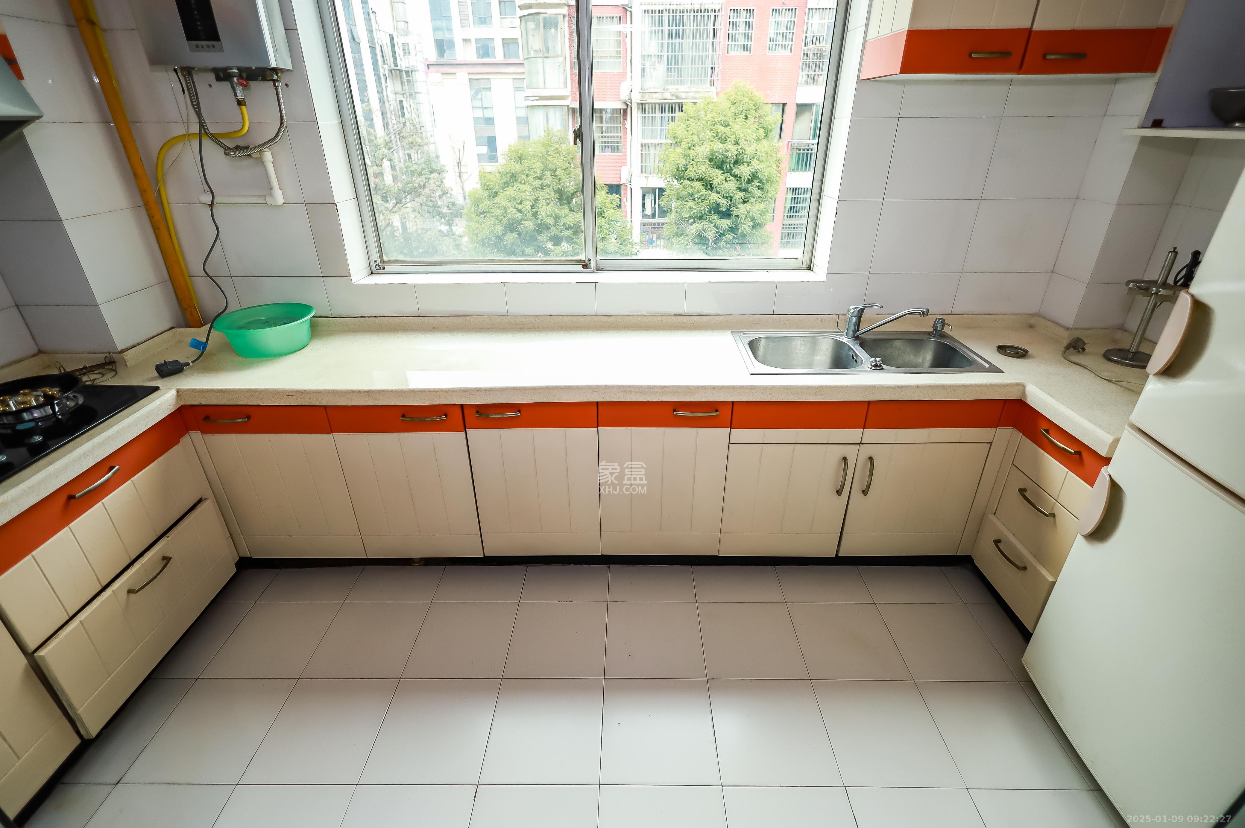 静园山庄  4室2厅2卫    2600.0元/月 静园山庄  4室2厅2卫    2600.0元/月室内图