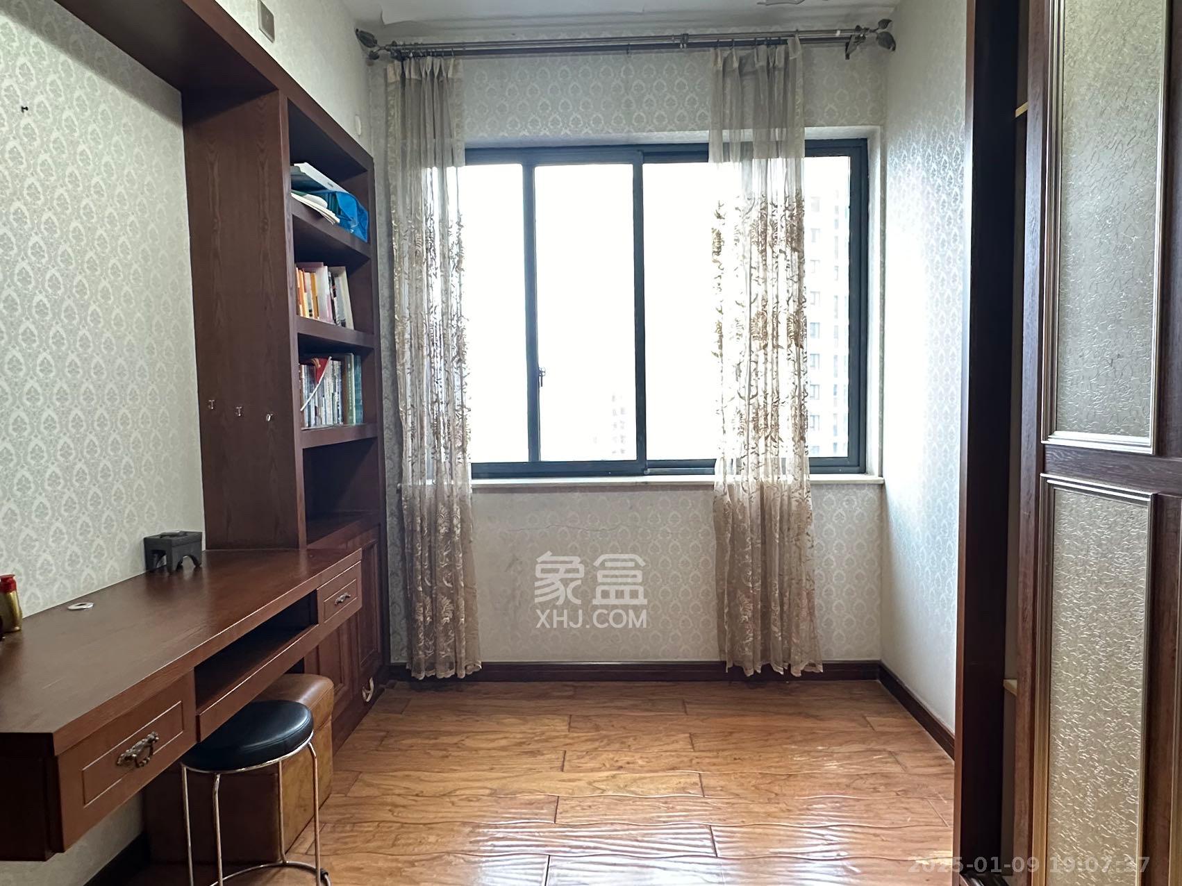 藏珑湖上国际花园 3室2厅2卫 3200.0元/月 藏珑湖上国际花园 3室2厅2卫 3200.0元/月室内图