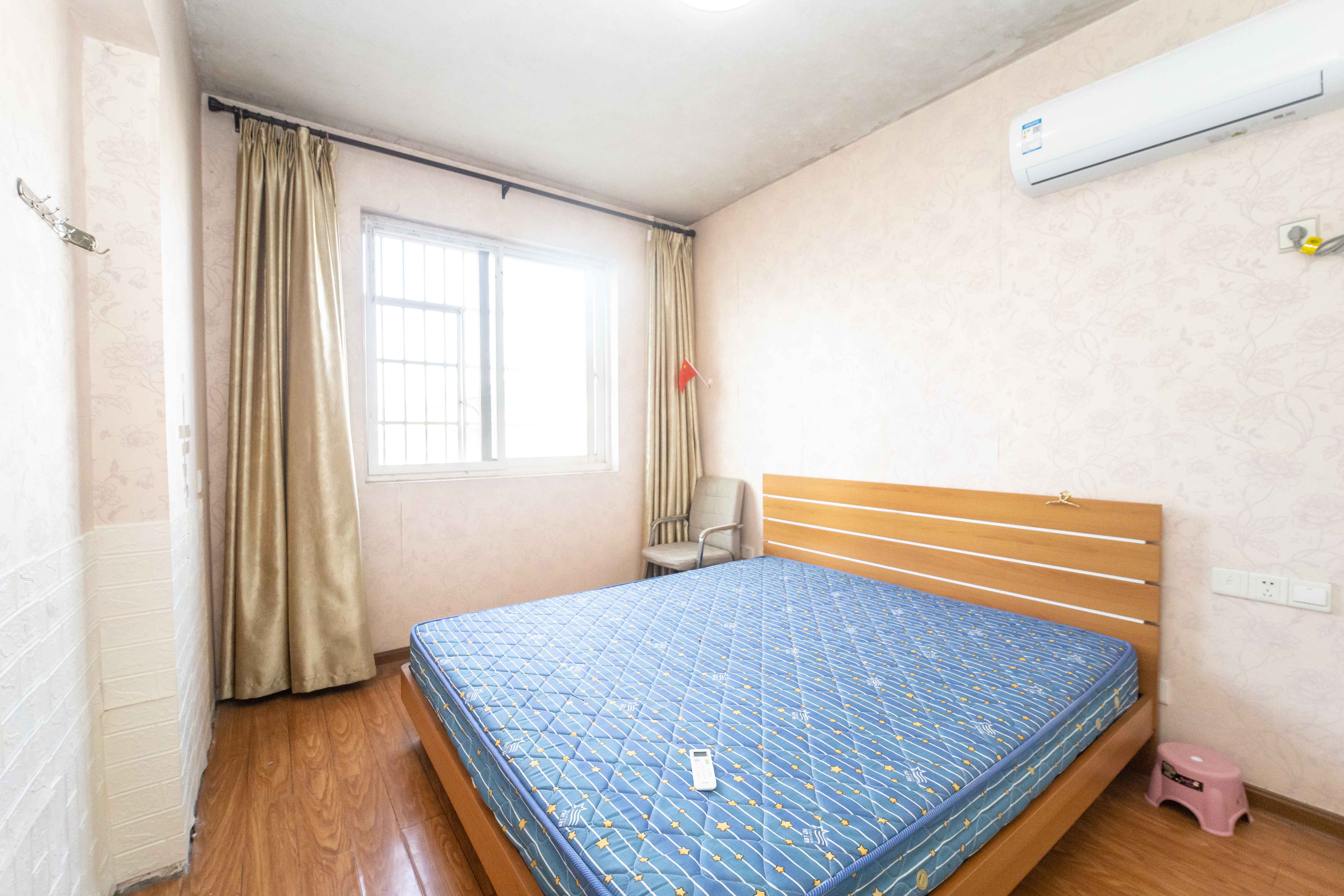 山水华景  2室1厅1卫   51.00万卧室