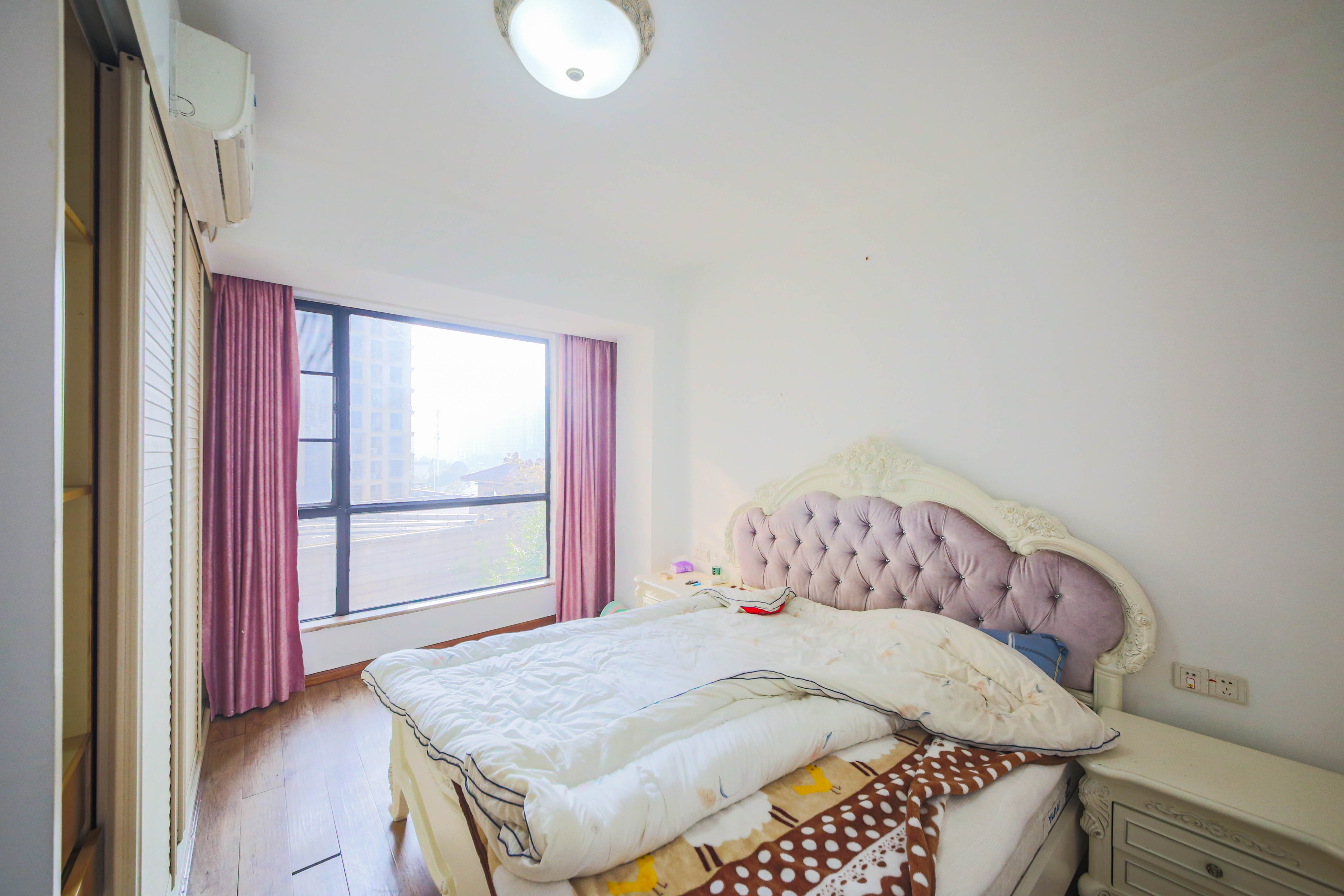 康斯丹郡(融程领秀佳园) 3室2厅1卫 69.98万 康斯丹郡(融程领秀佳园) 3室2厅1卫 69.98万卧室