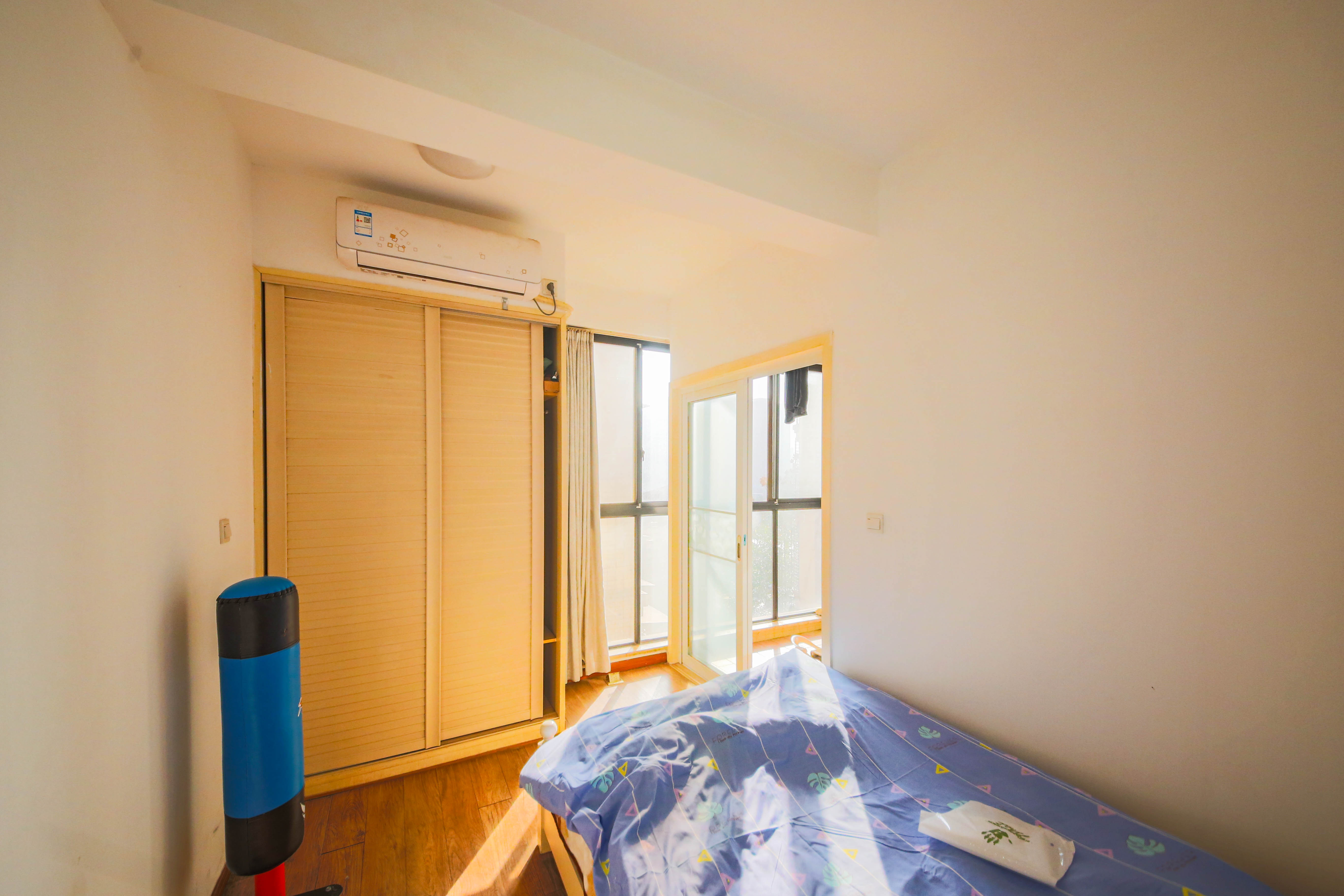 康斯丹郡(融程领秀佳园) 3室2厅1卫 69.98万 康斯丹郡(融程领秀佳园) 3室2厅1卫 69.98万卧室