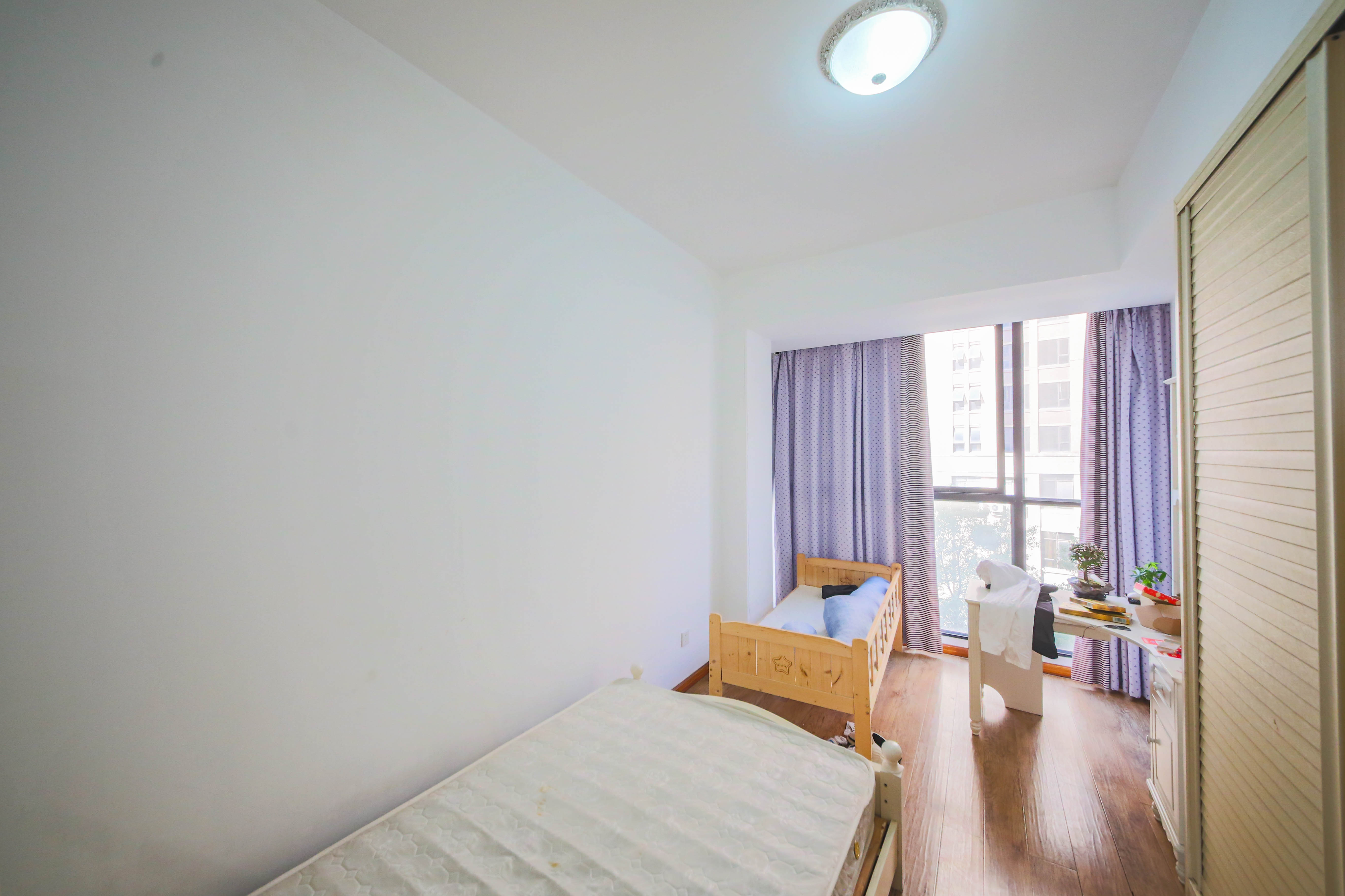 康斯丹郡(融程领秀佳园) 3室2厅1卫 69.98万 康斯丹郡(融程领秀佳园) 3室2厅1卫 69.98万卧室